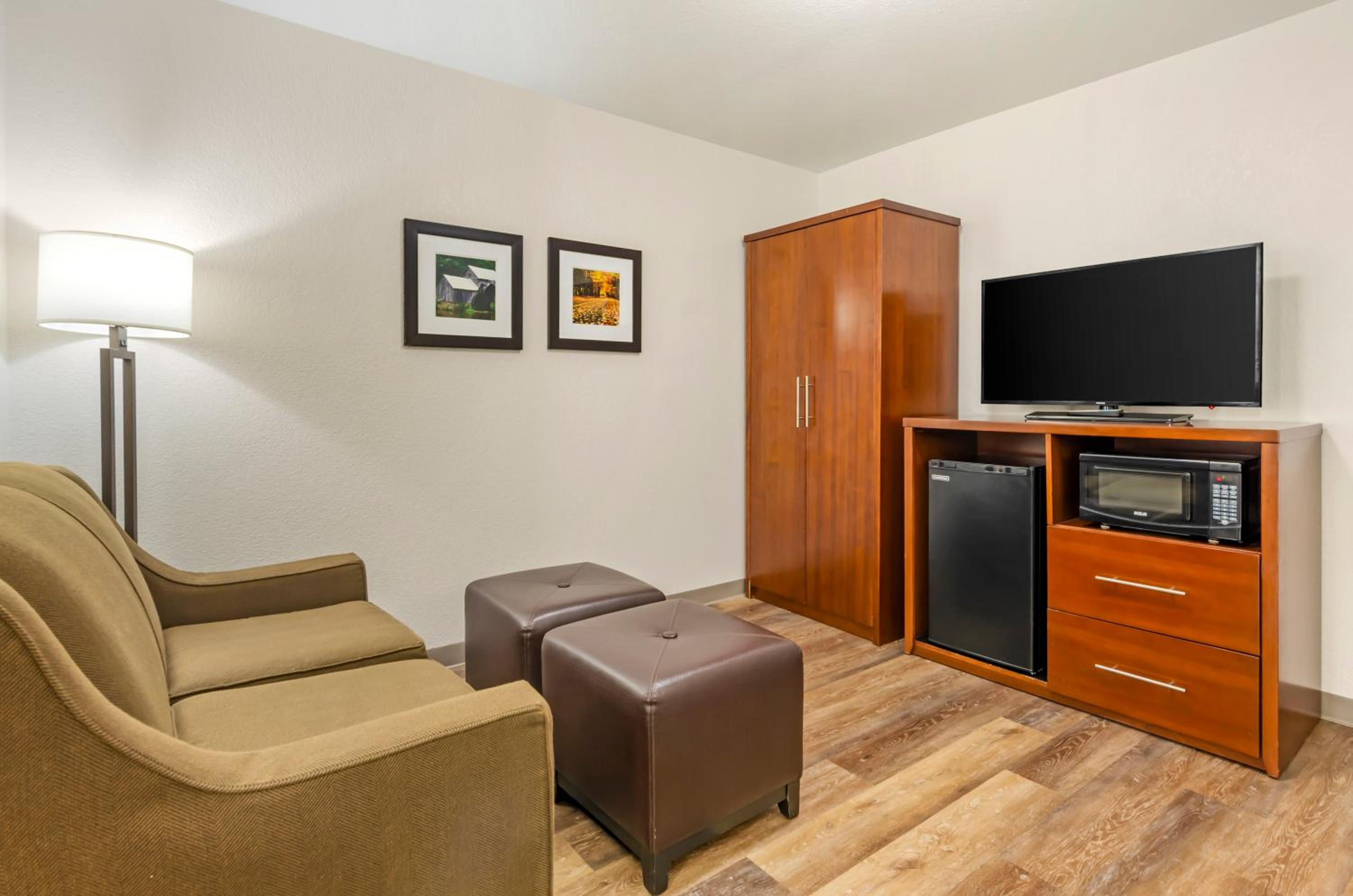 King Suite - Non-Smoking - Photo 1