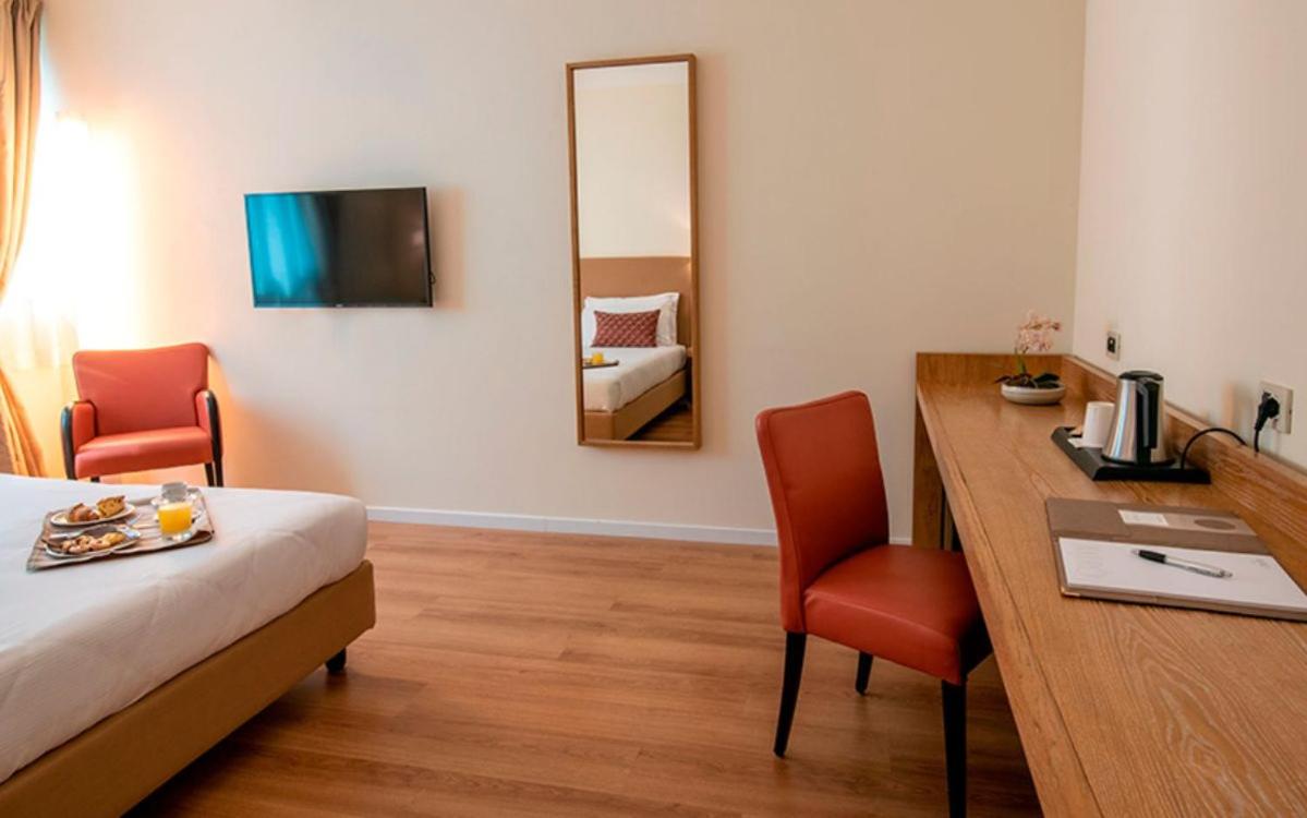 Standard Double or Twin Room photo 1