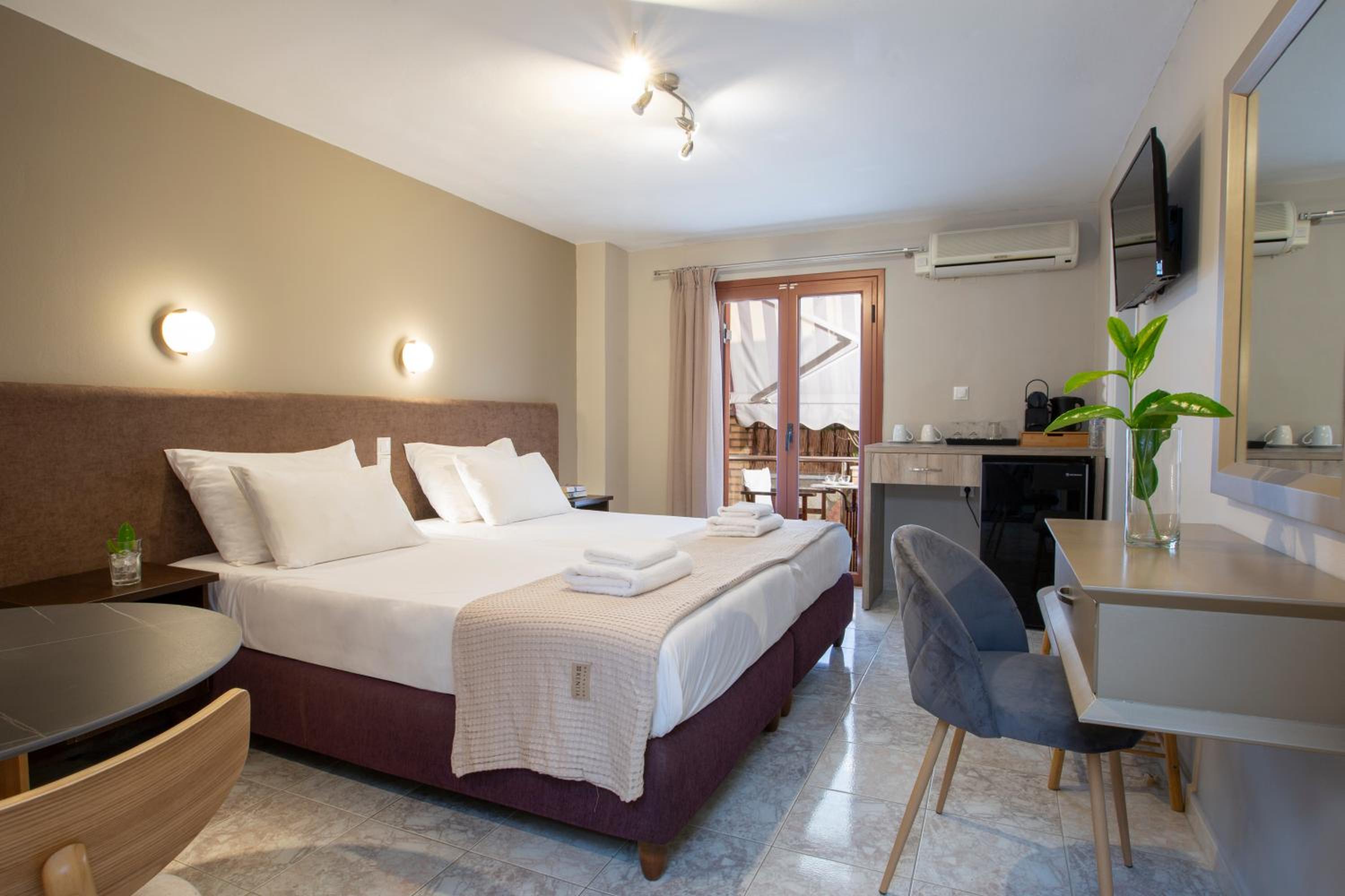 Double Room with Garden View - Photo 11