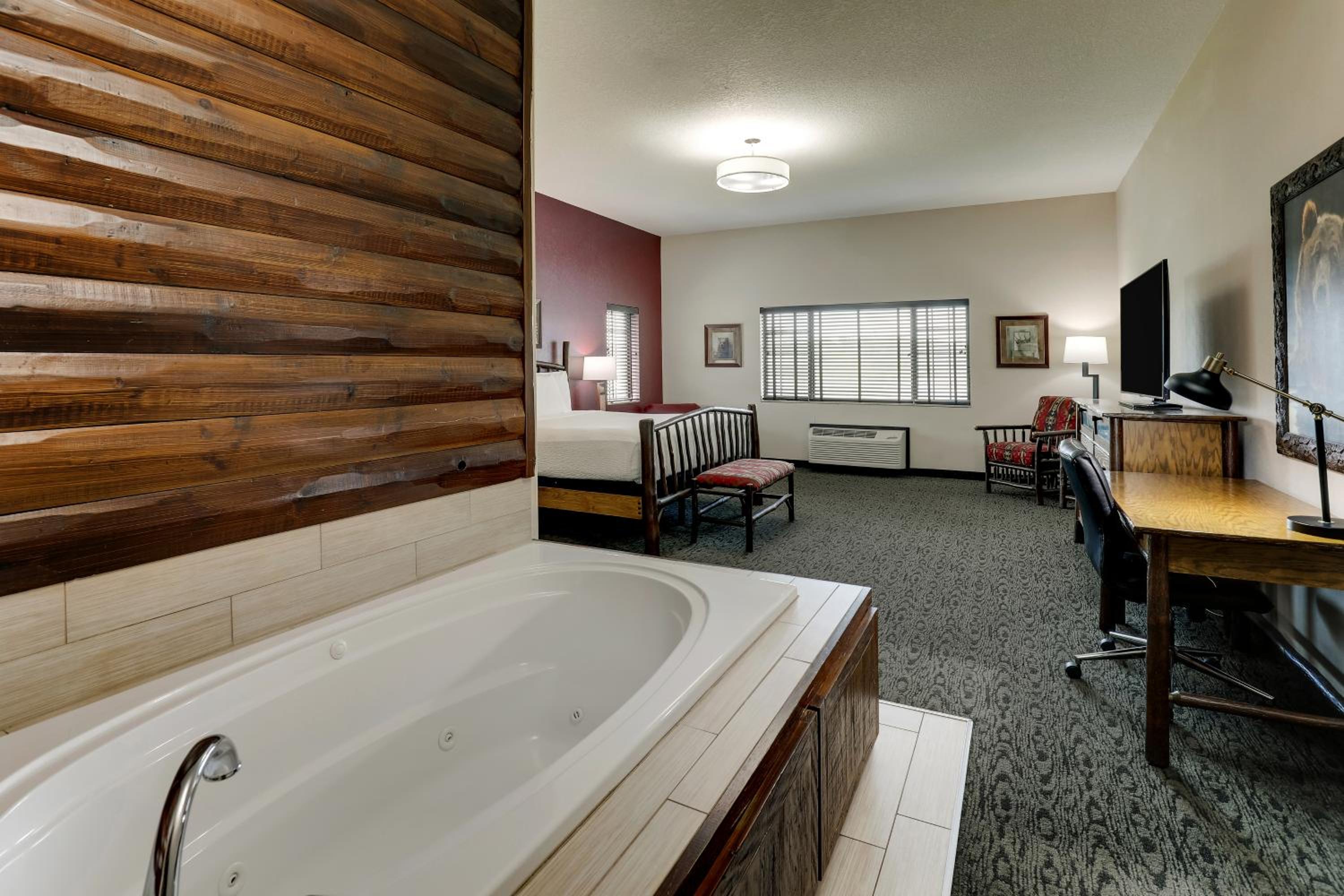 Suite with Hot Tub