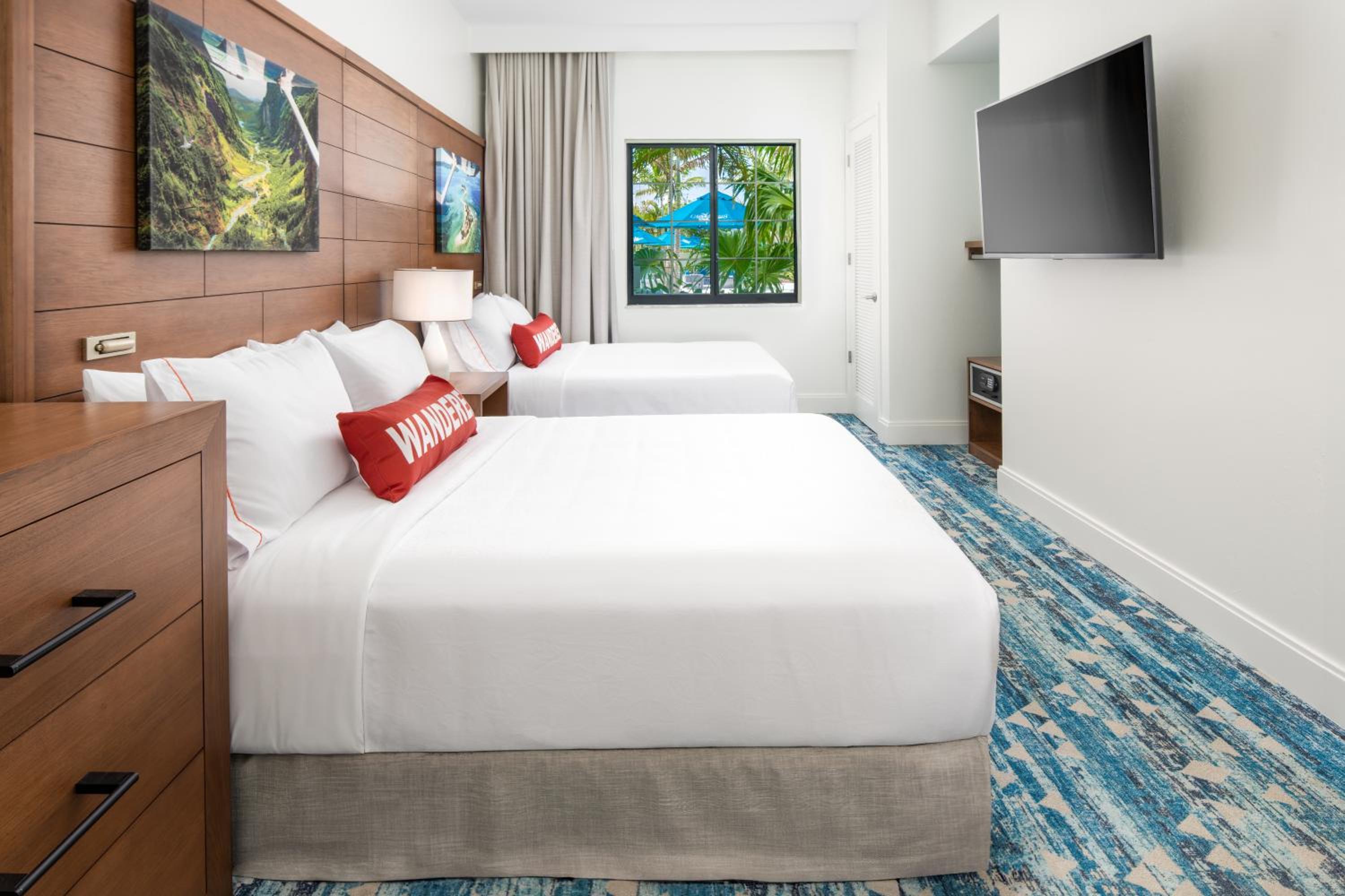 Queen Suite with Pool View - Photo 6
