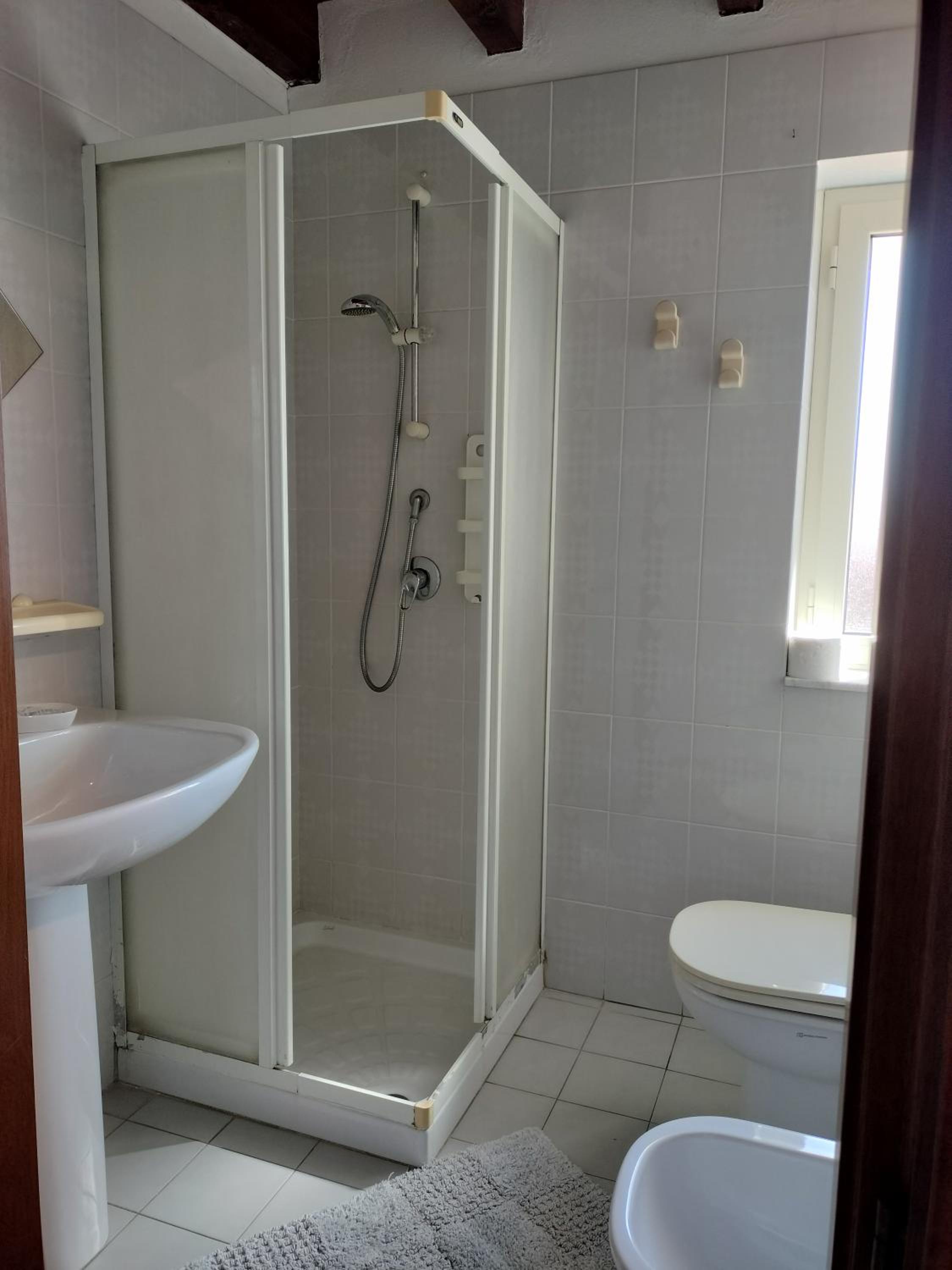 Double or Twin Room - Photo 5