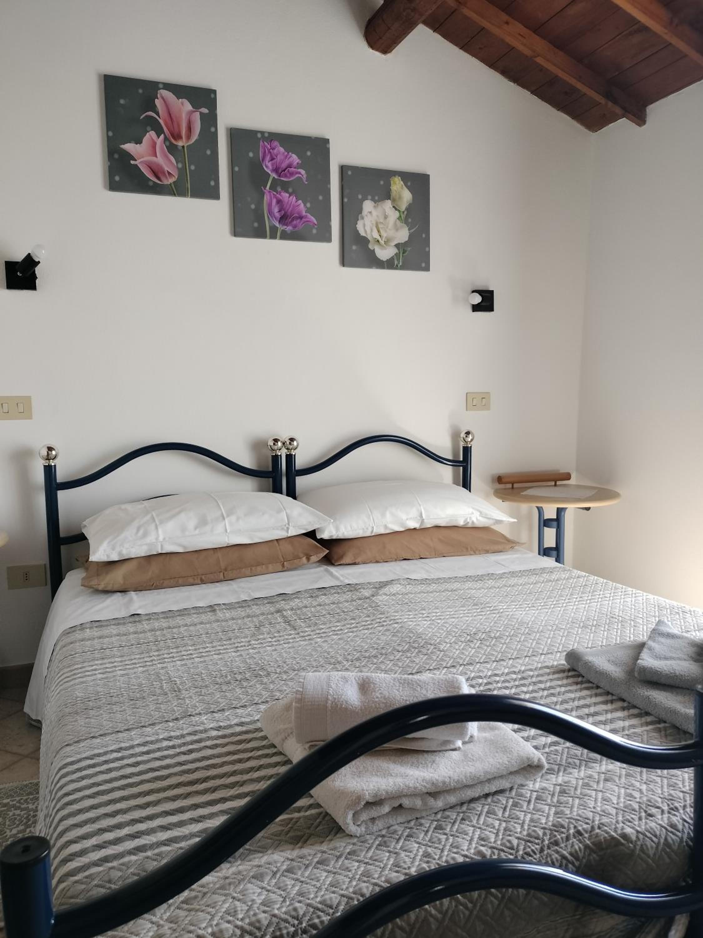 Double Room with Private External Bathroom - Photo 1