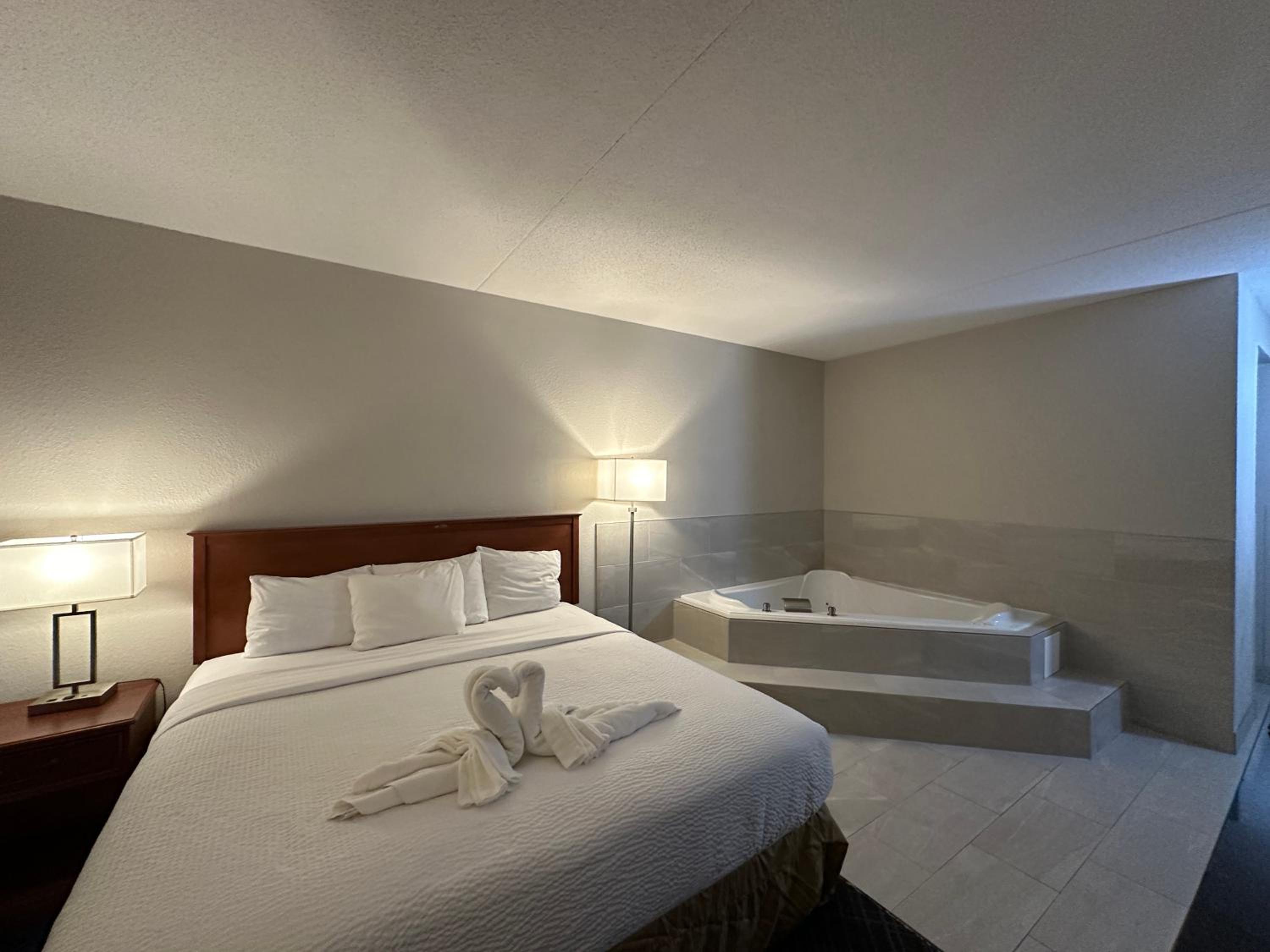 Premier King Suite - Non-Smoking - Photo 2