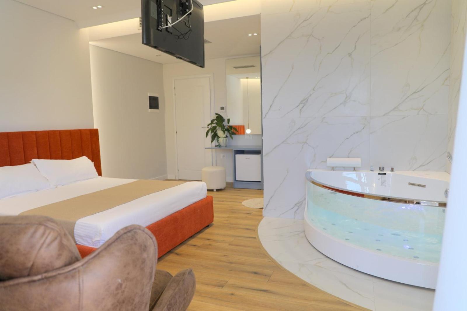 Deluxe Double Room with Jacuzzi and Sea View photo 1