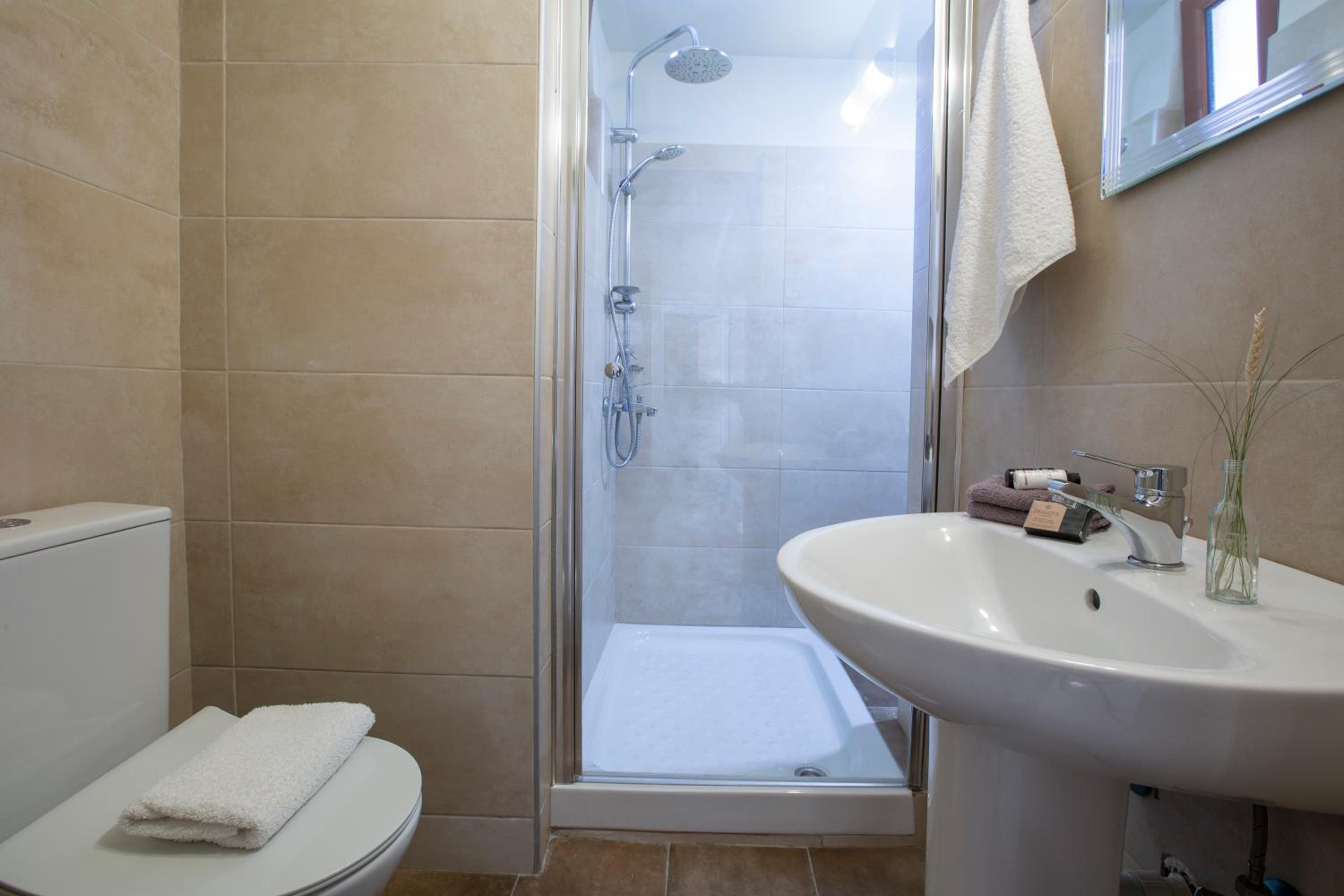 Double Room with Garden View - Photo 19
