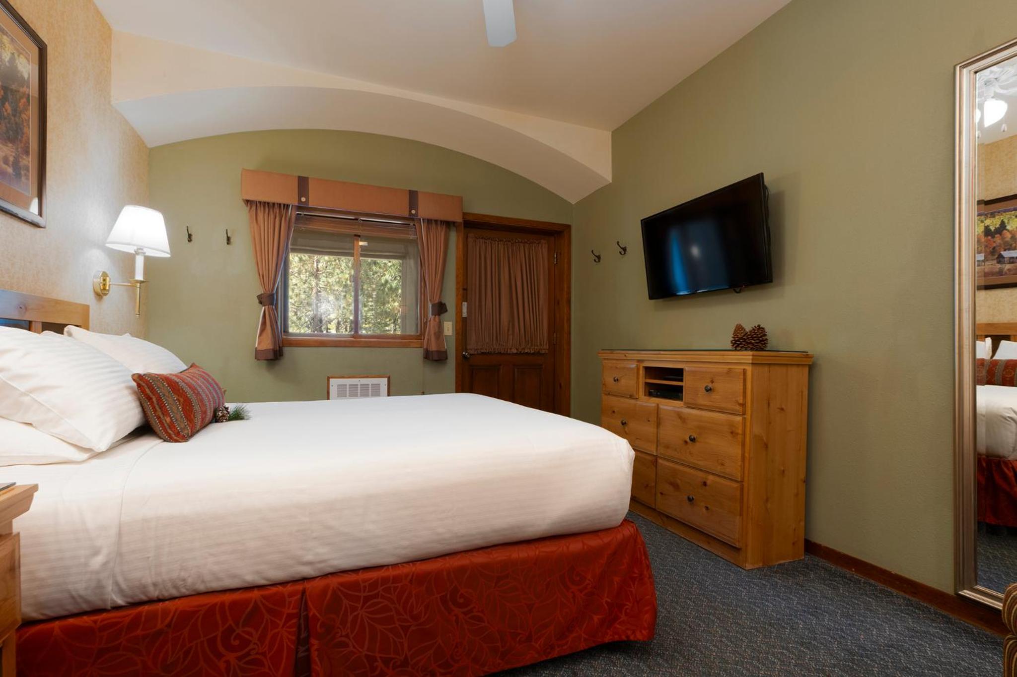 One-Bedroom Suite - Photo 11