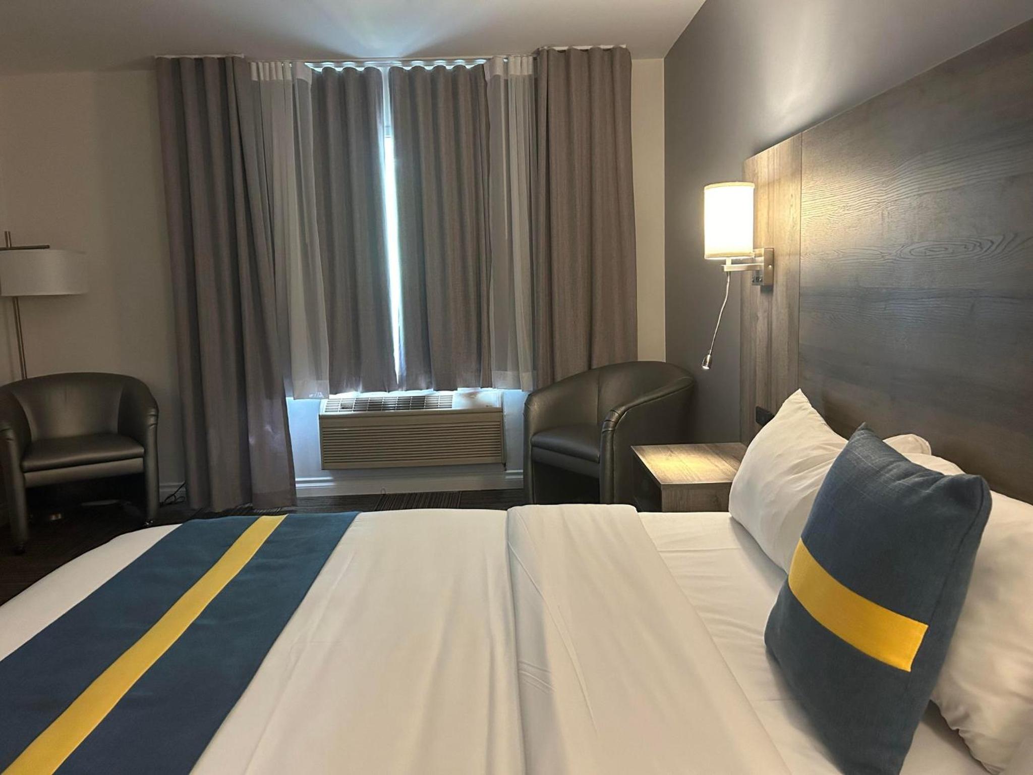 Deluxe King Room - Photo 6