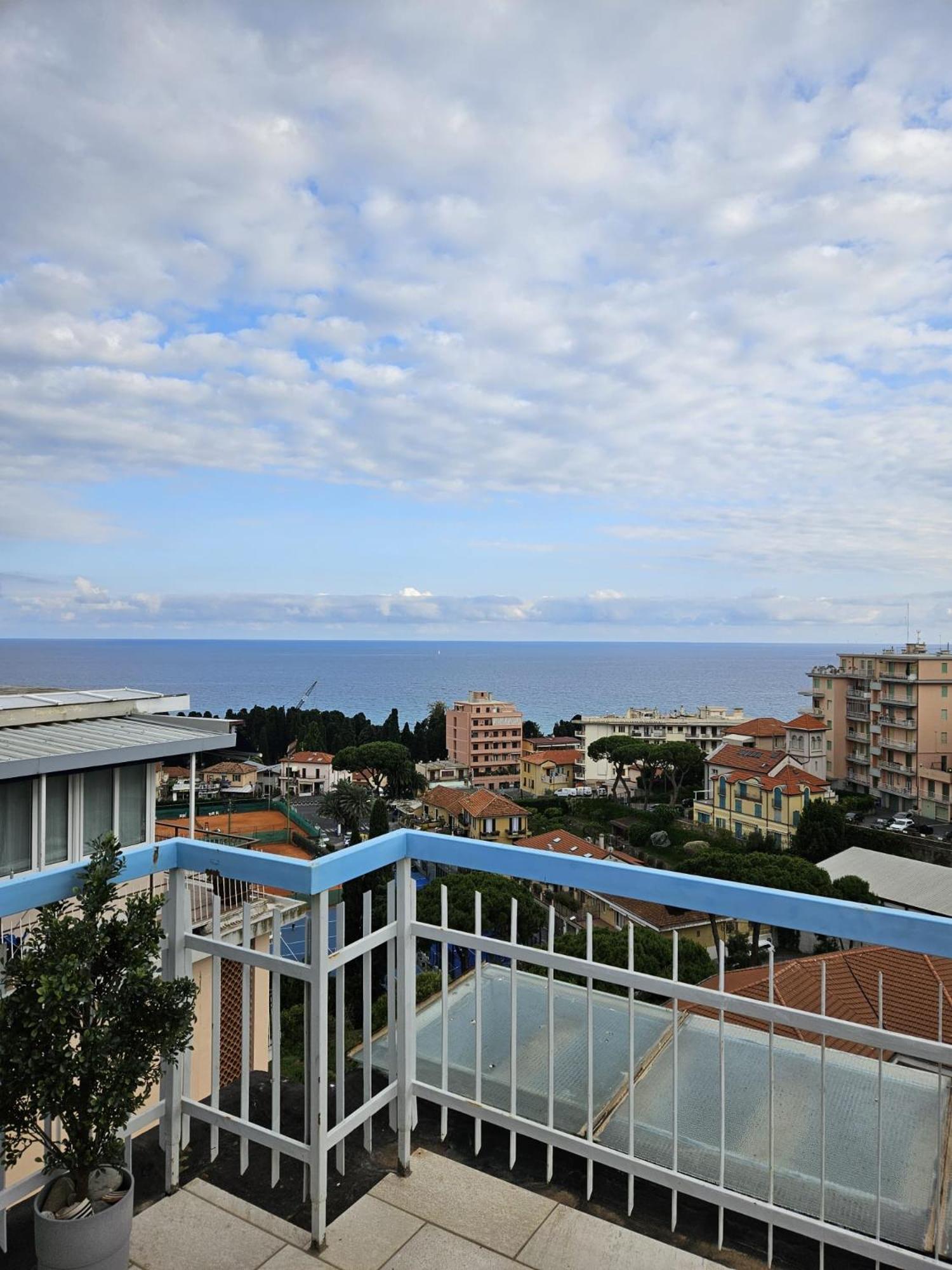 Three-Bedroom Apartment with Ocean View photo 2