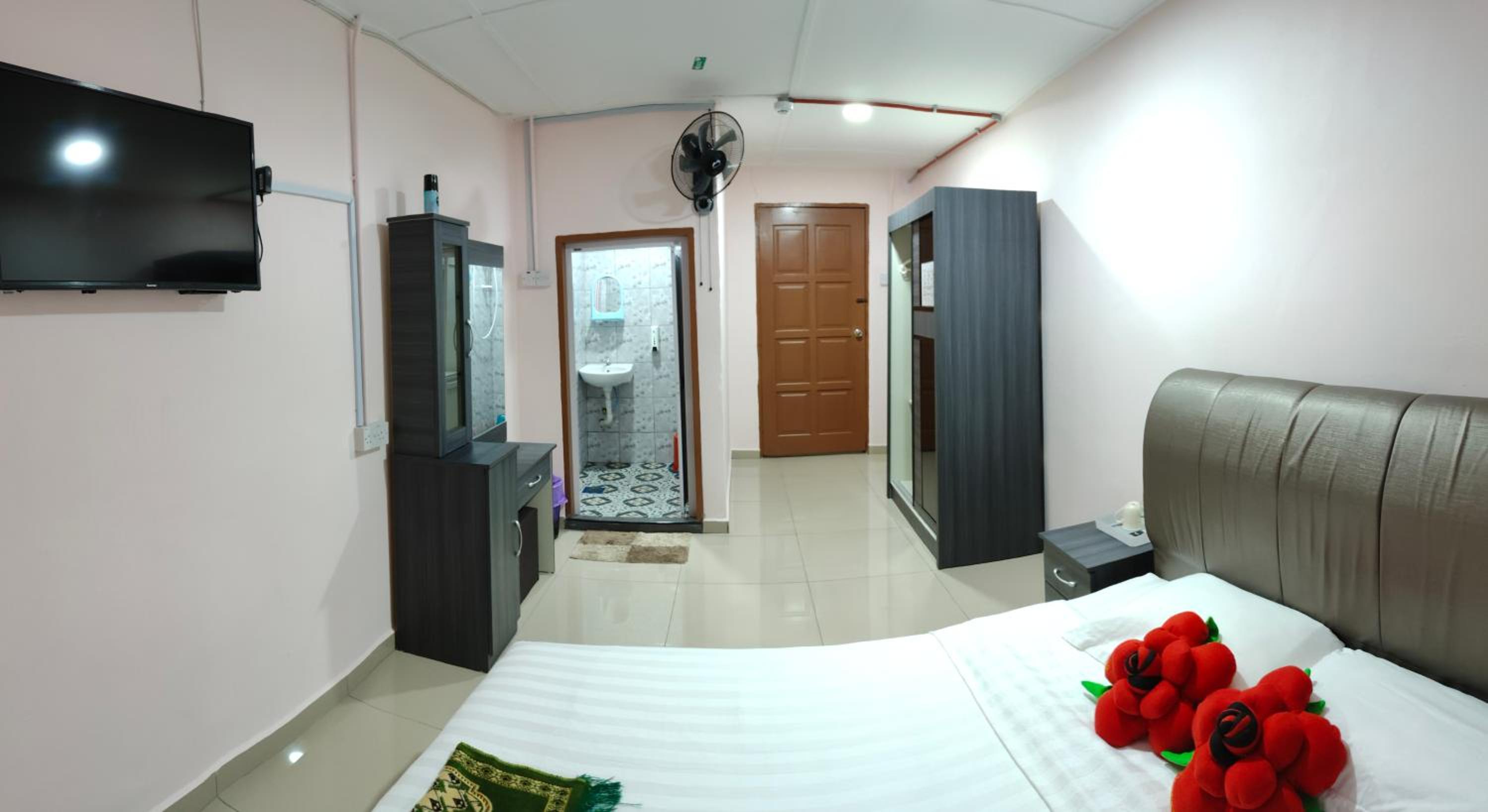 Queen Room photo 1