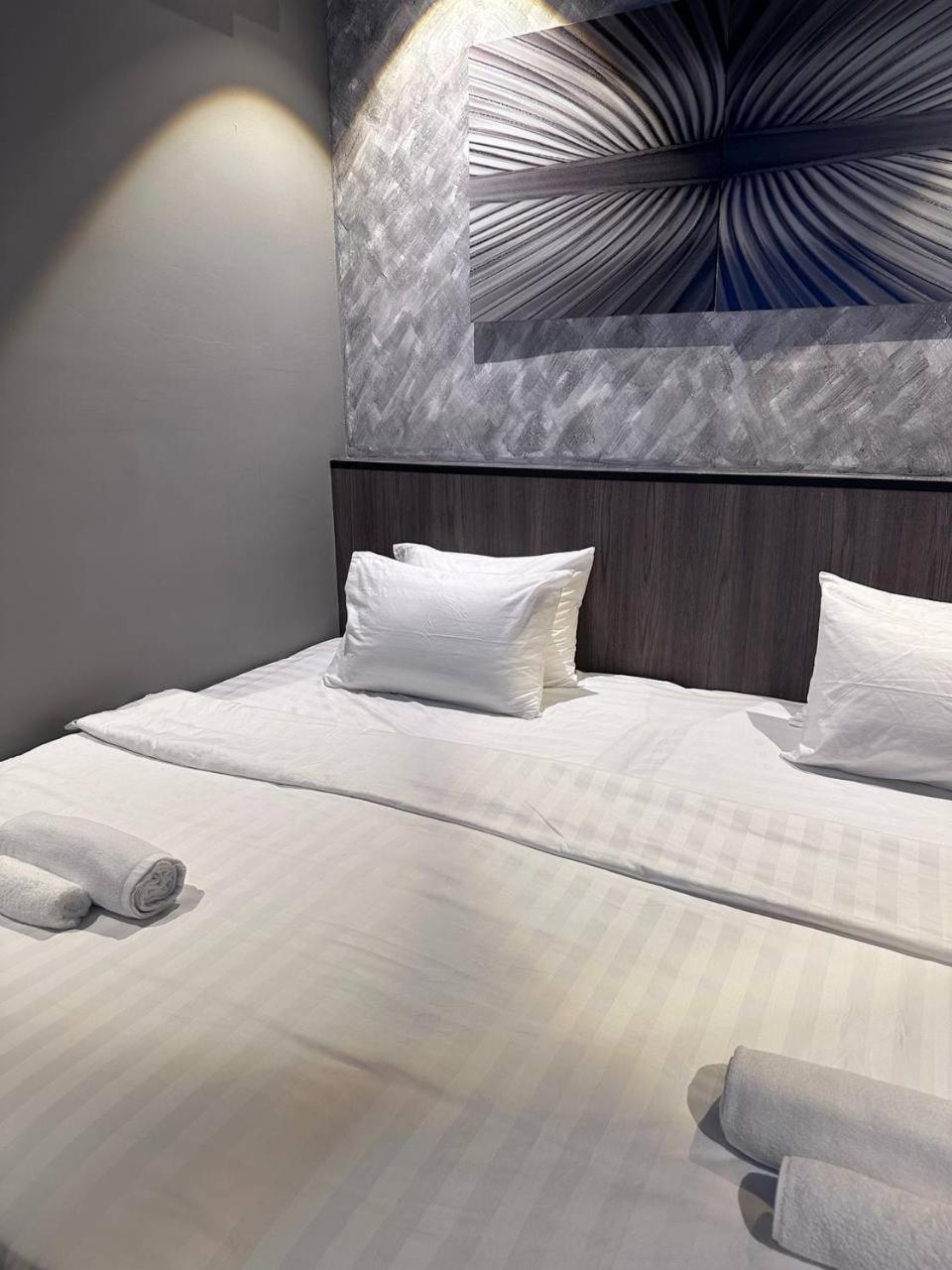 Deluxe King Room - Photo 3