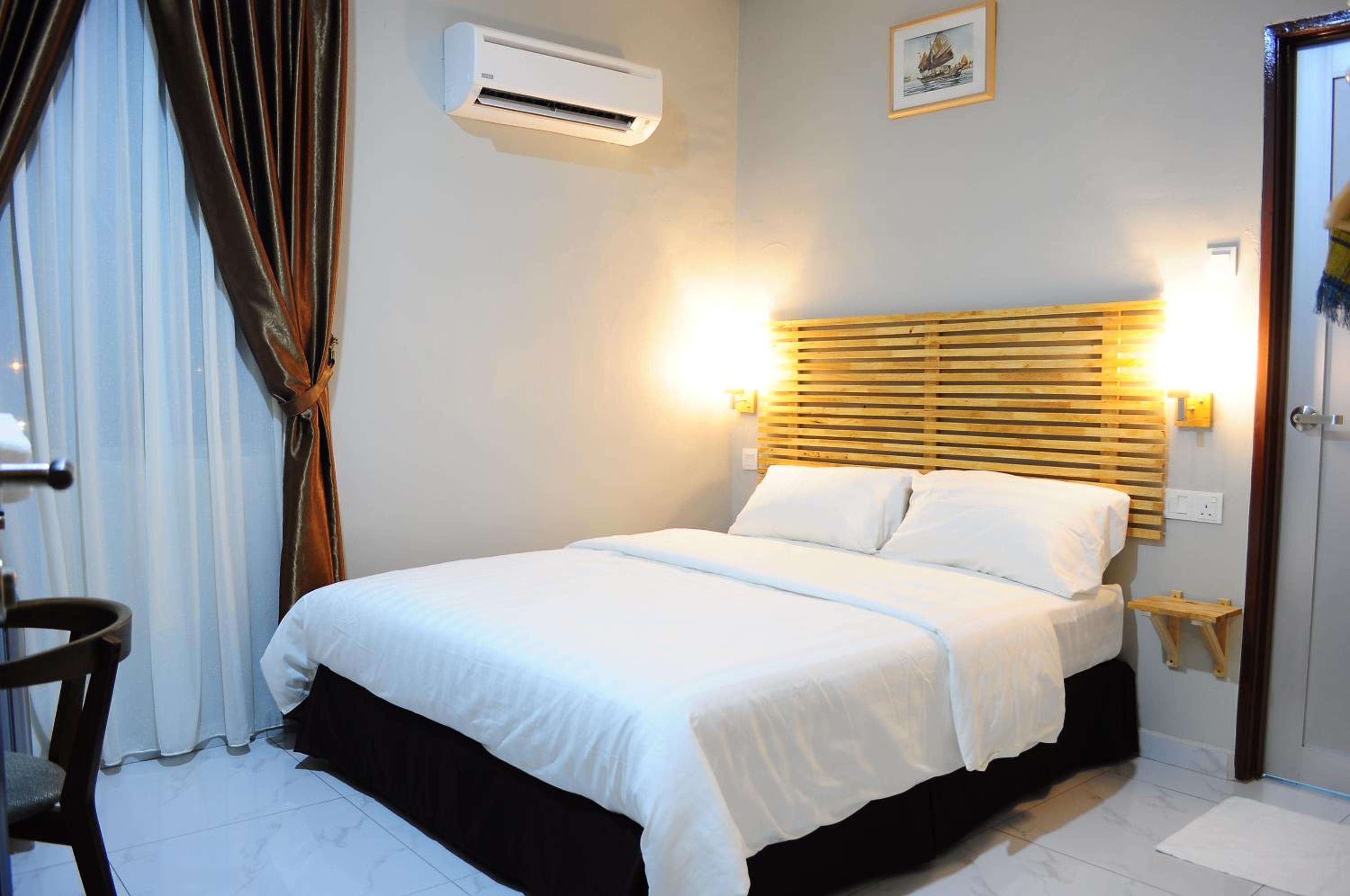 Standard Queen Room