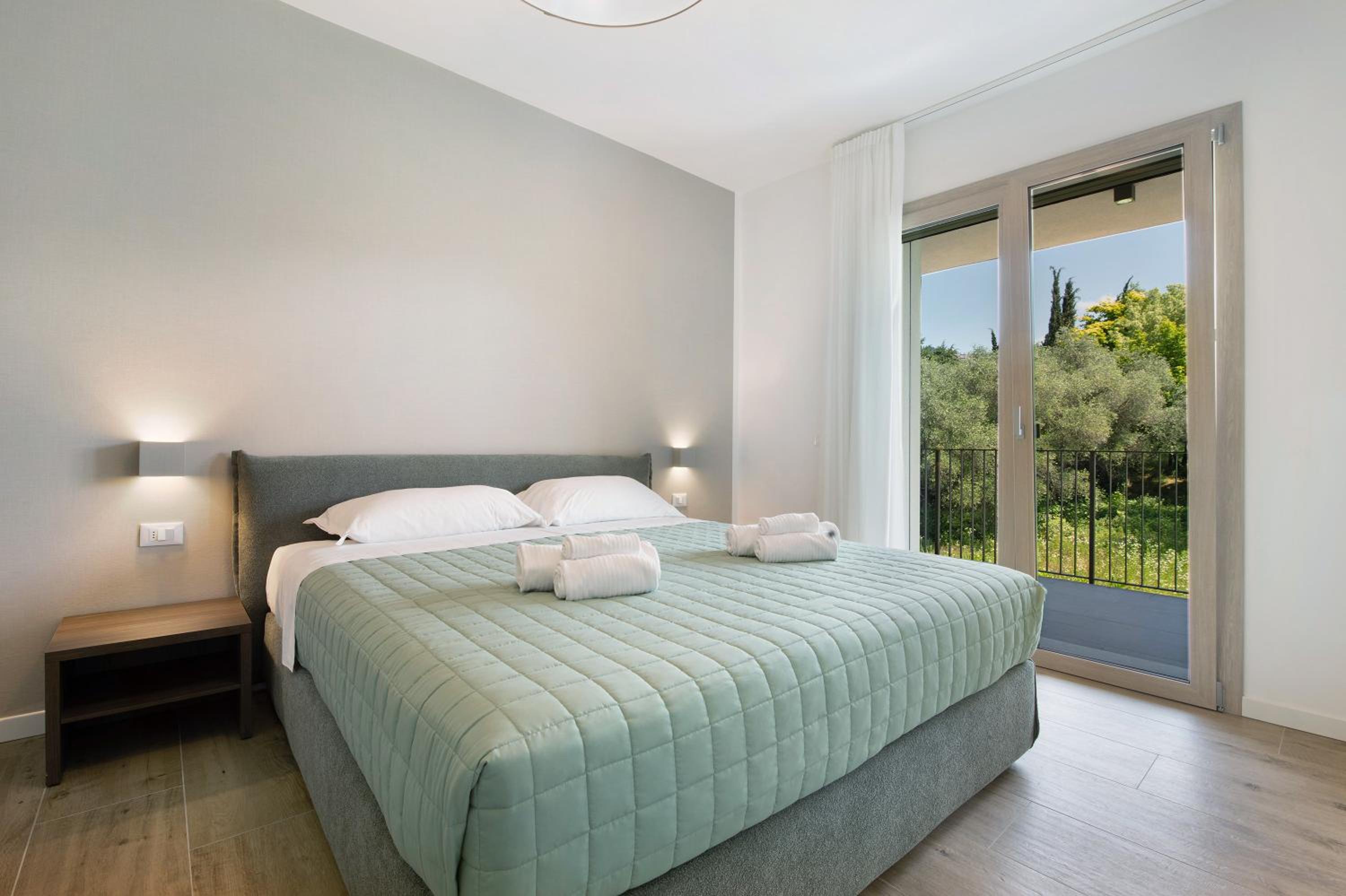 Two-Bedroom Deluxe Apartment with Balcony photo 1