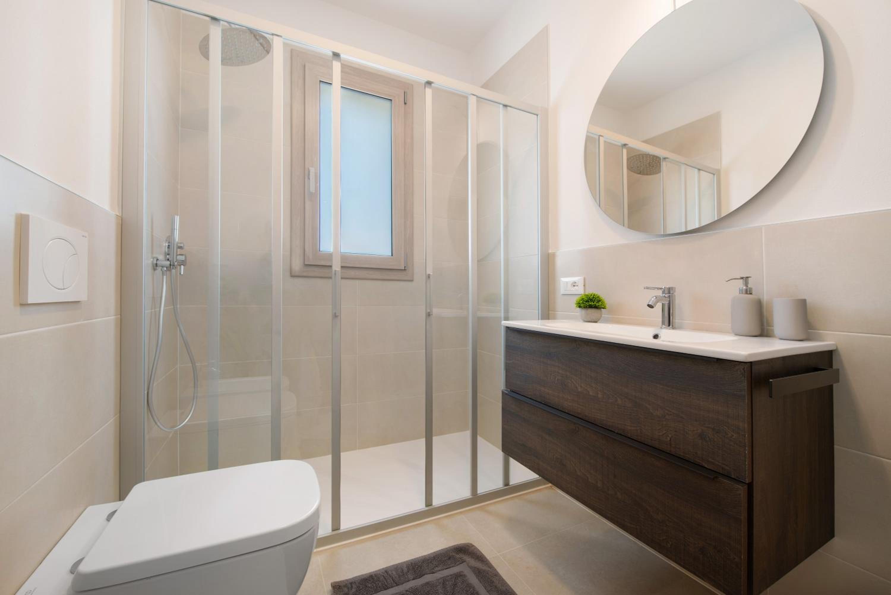 Two-Bedroom Deluxe Apartment with Balcony photo 2