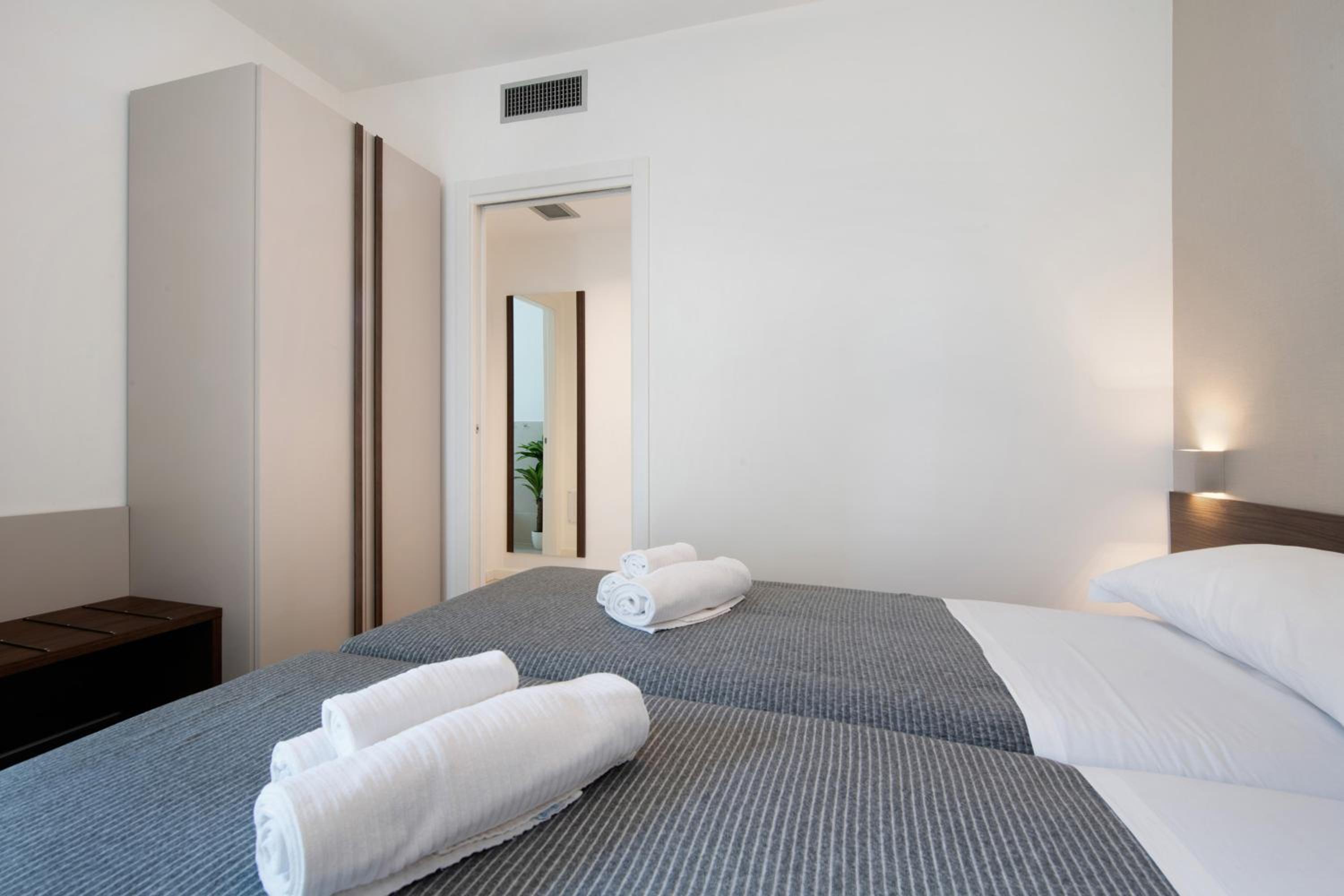 Two-Bedroom Deluxe Apartment with Balcony photo 3