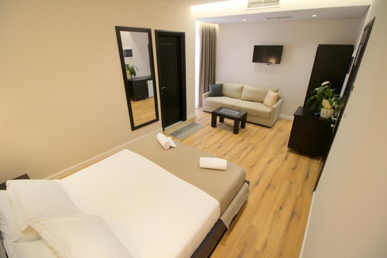 Double Room with Balcony and Partial Sea View photo 1