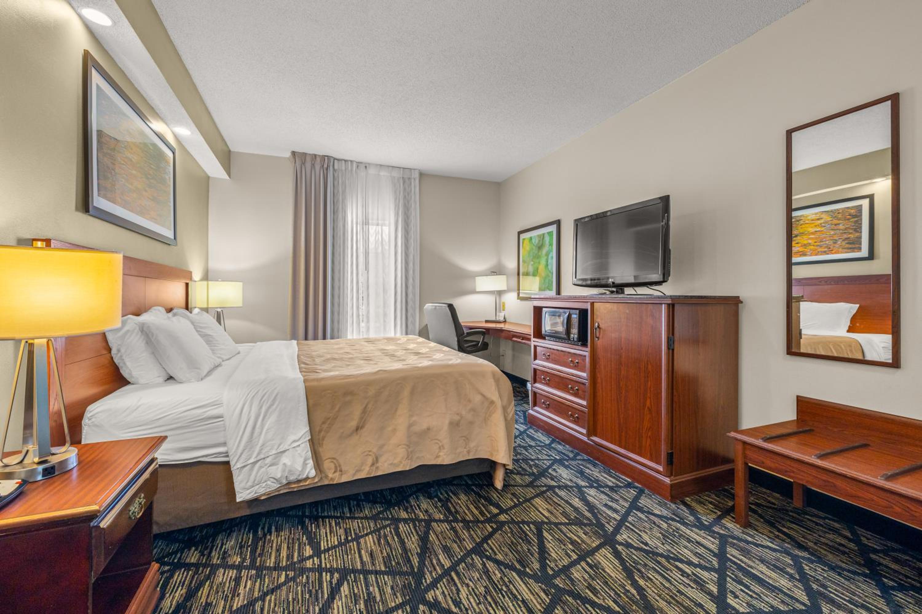King Room - Non-Smoking - Photo 2