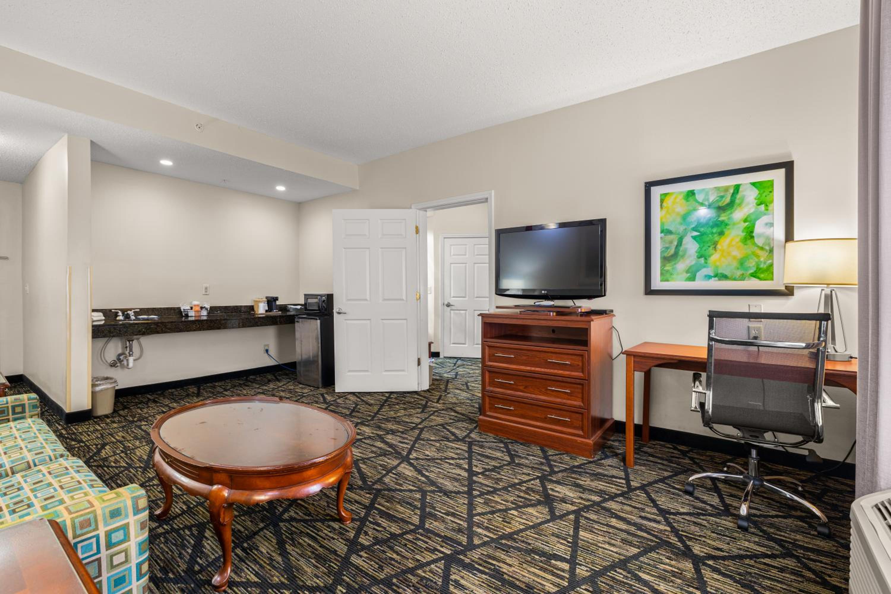 King Suite Upgrade - Accessible/Non-Smoking - Photo 1