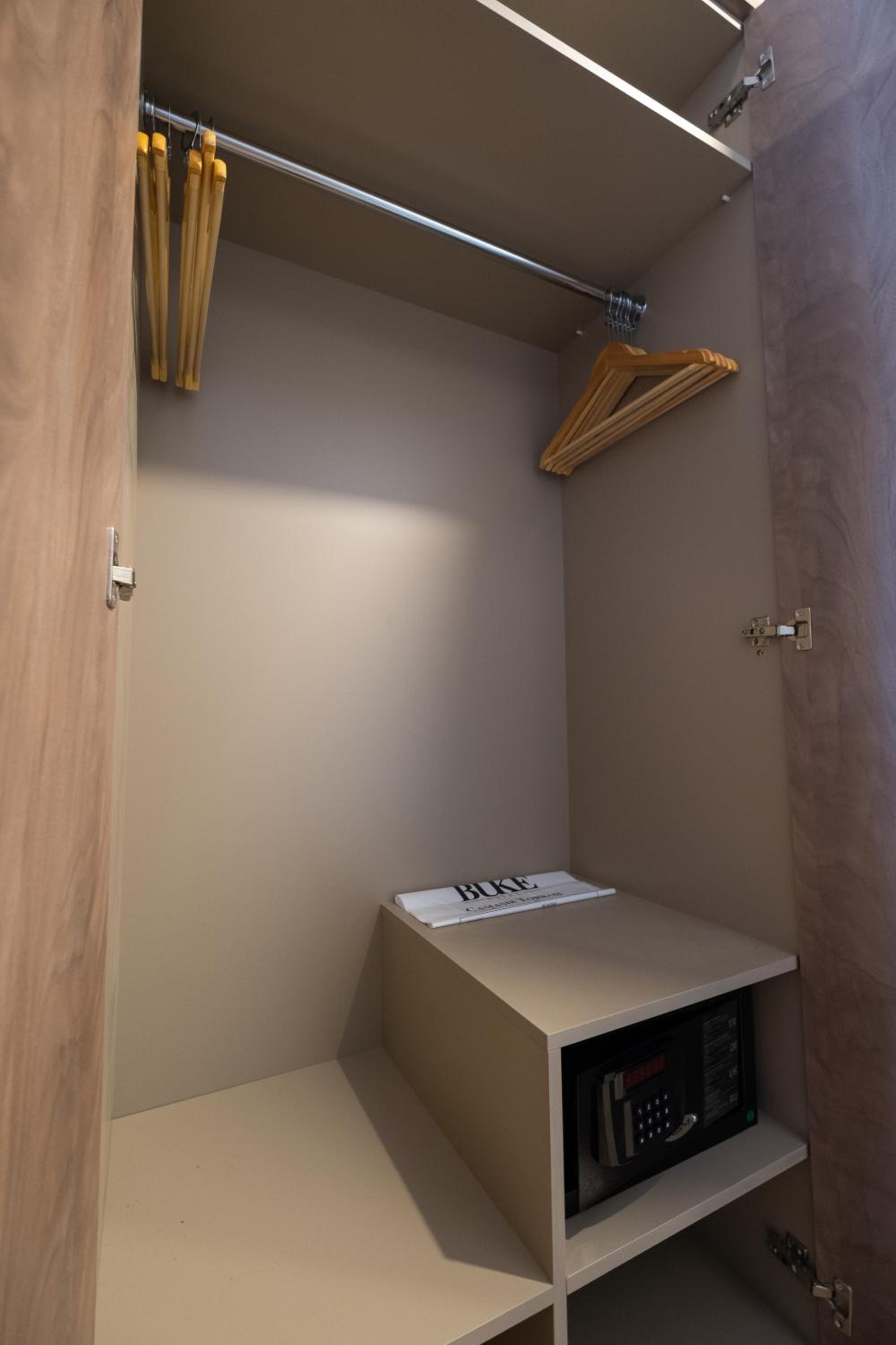 Deluxe King Room photo 2