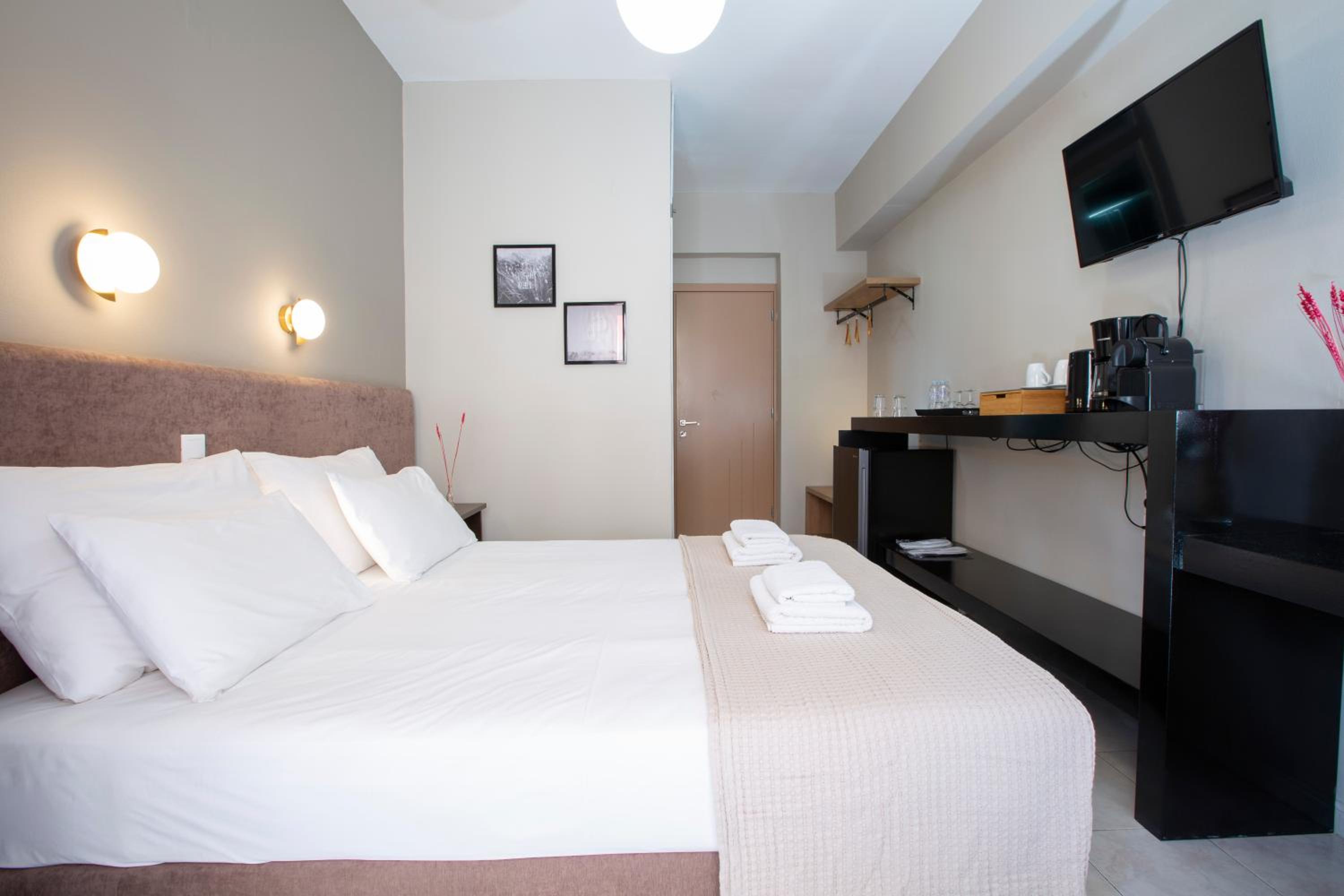 Standard Double or Twin Room - Photo 2