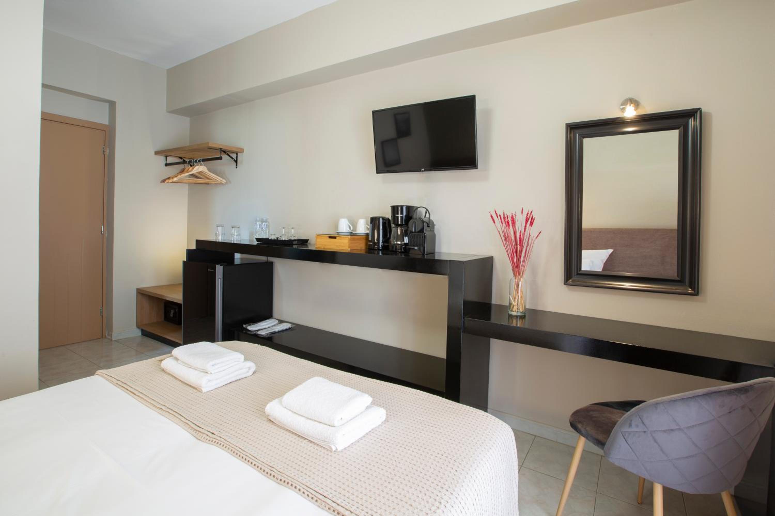 Standard Double or Twin Room - Photo 3