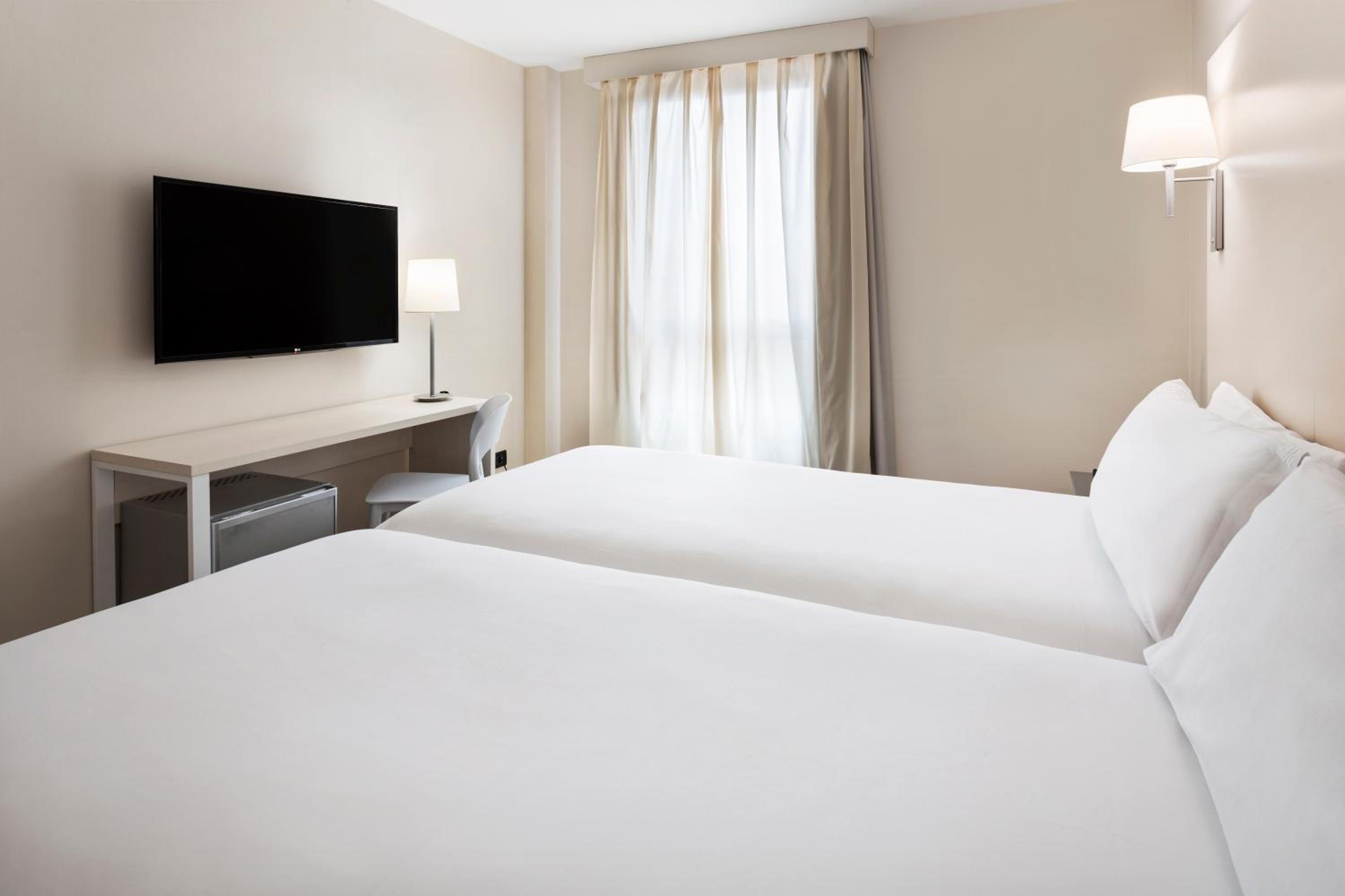 Twin Room - Photo 4