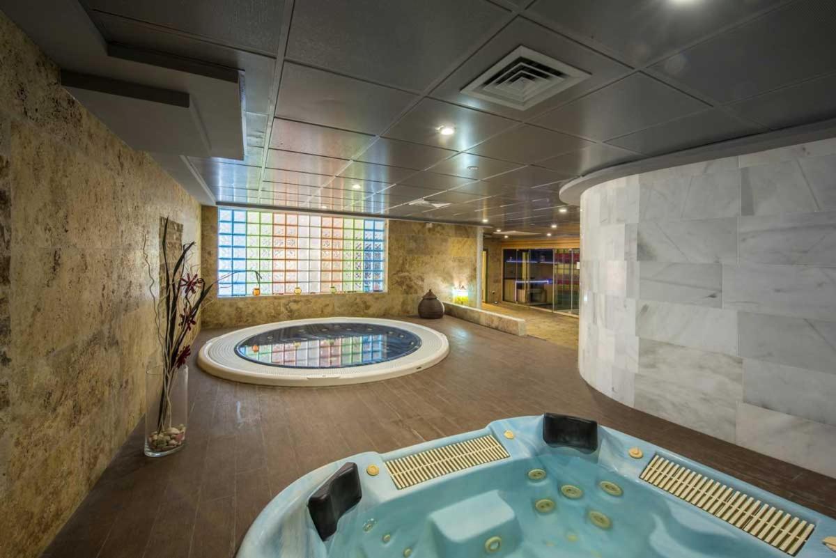 Double Room with Spa Access photo 2
