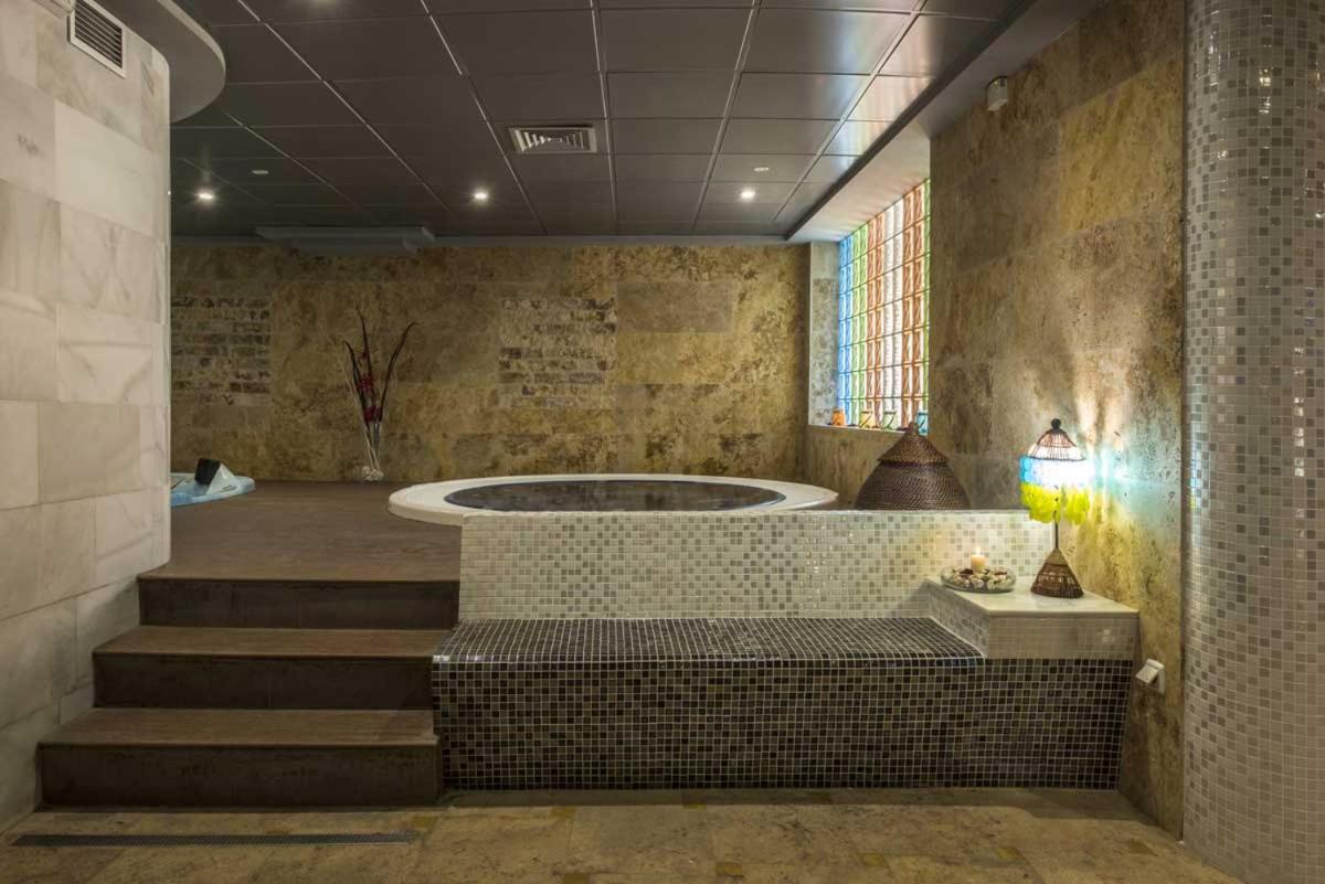 Double Room with Spa Access photo 3