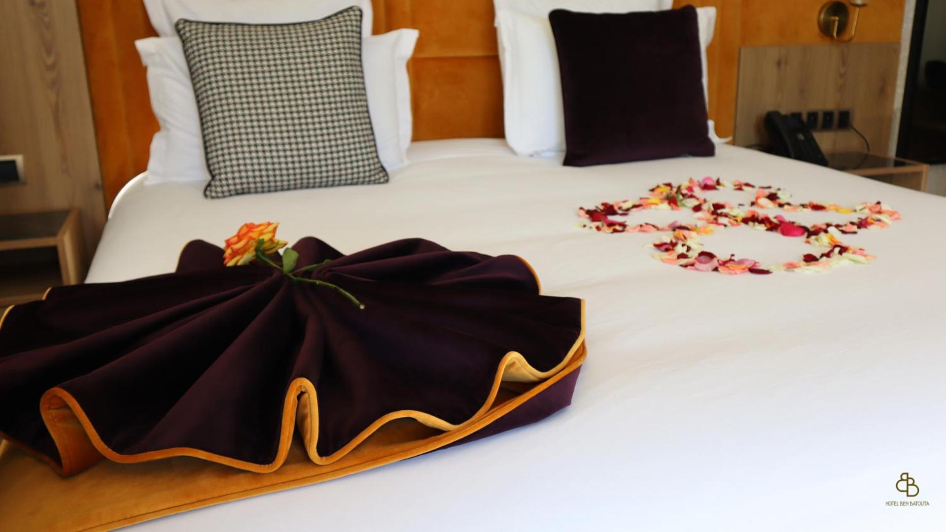 Deluxe Double Room with Balcony - Photo 11