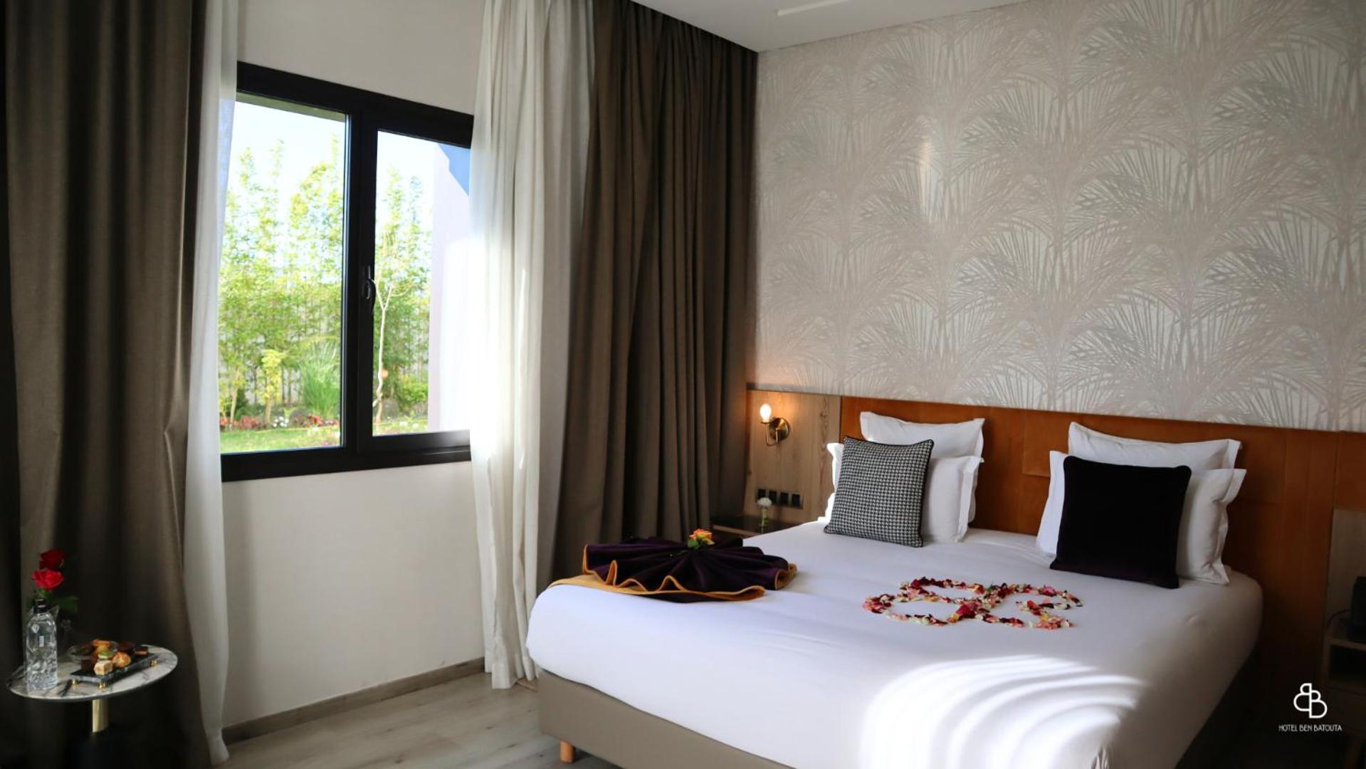 Deluxe Double Room with Balcony - Photo 23