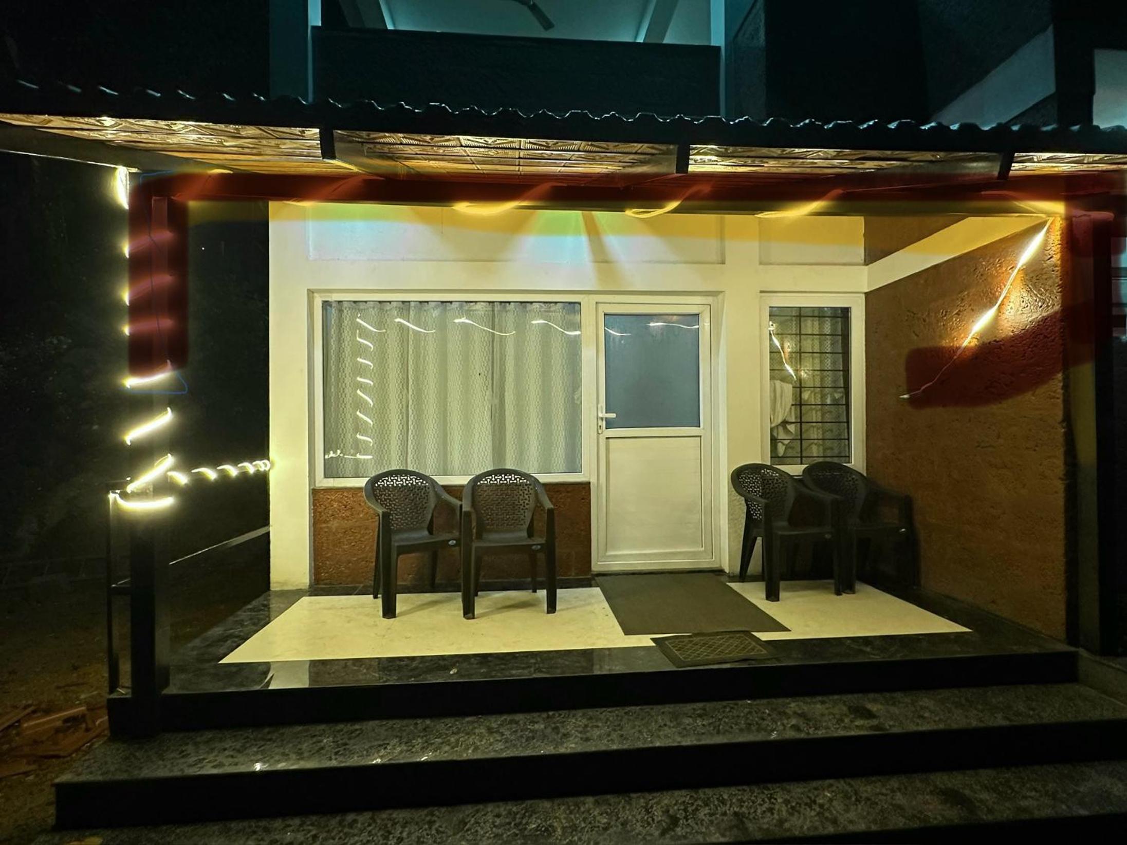 Deluxe Double or Twin Room with Lake View photo 2