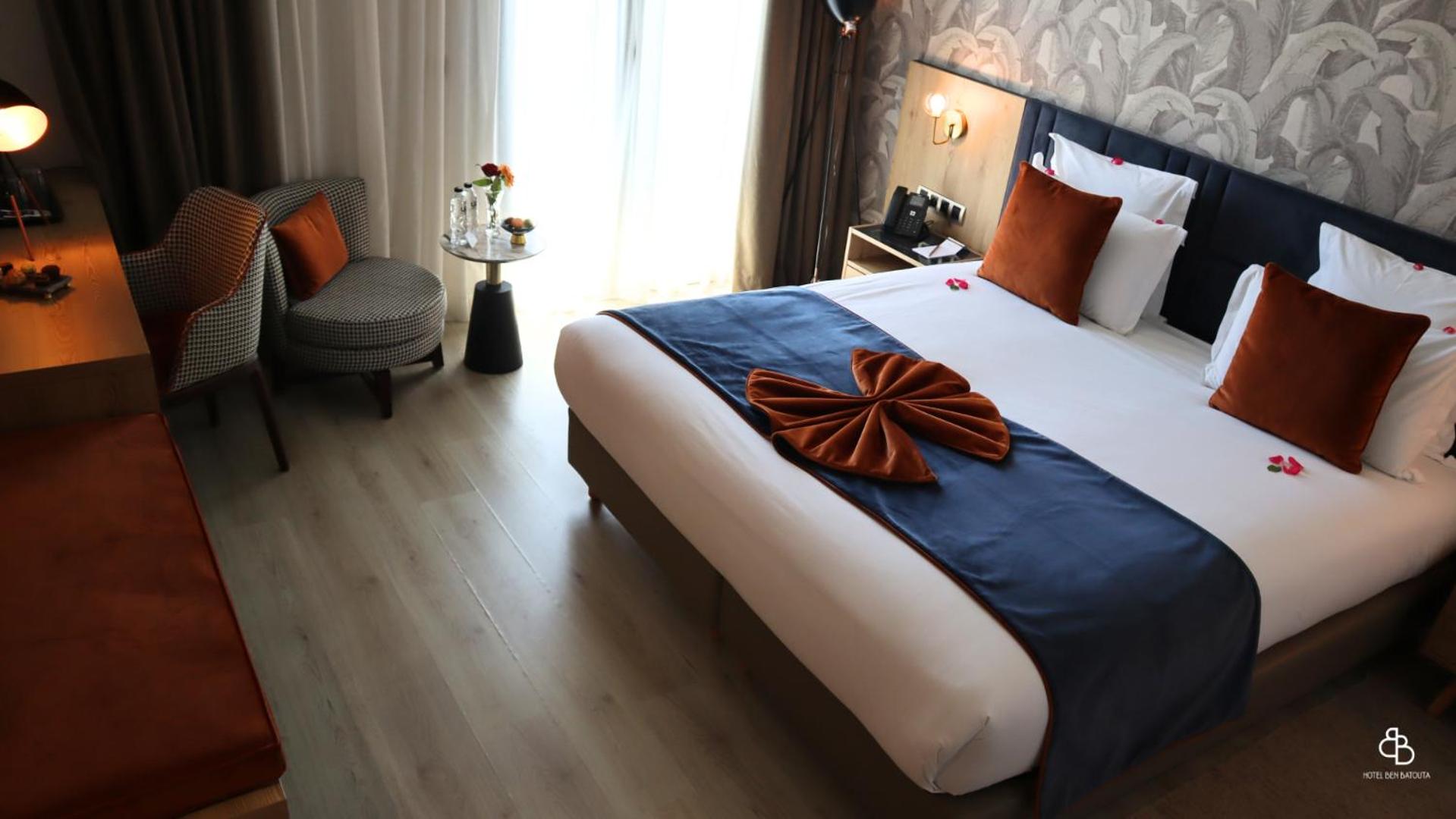 Deluxe Double Room with Balcony - Photo 14