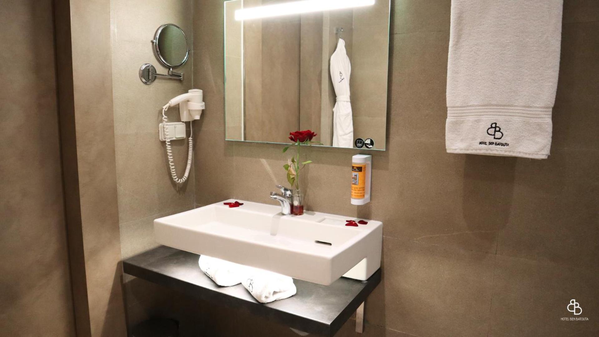 Deluxe Double Room with Balcony - Photo 20
