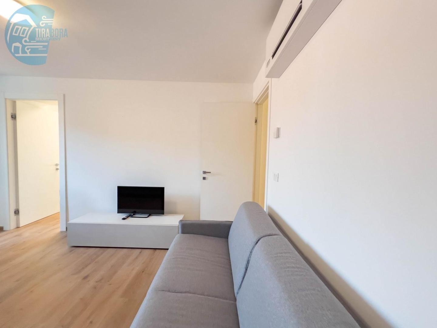 One-Bedroom Apartment photo 2