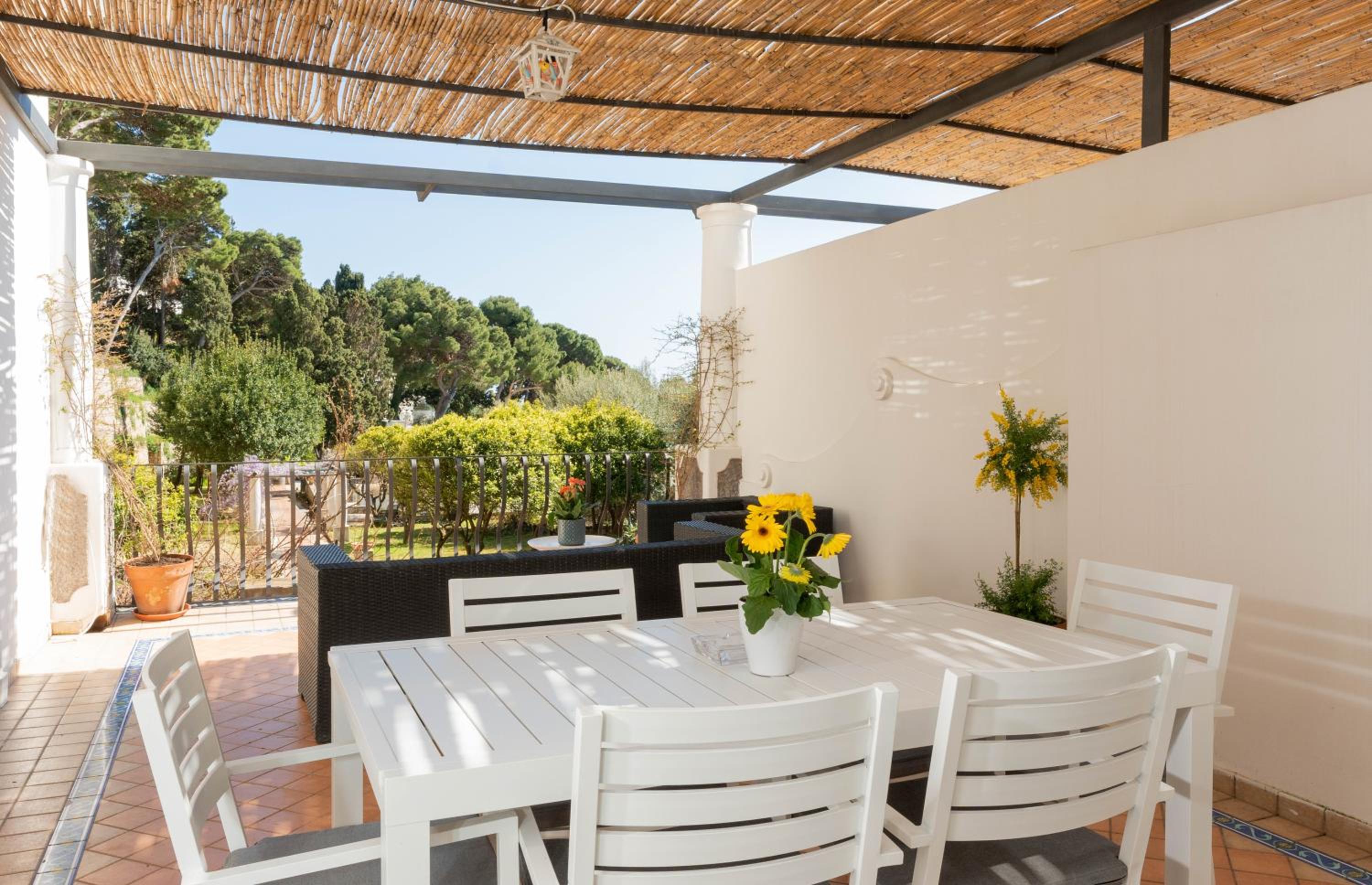 Two-Bedroom Apartment with Garden View photo 2