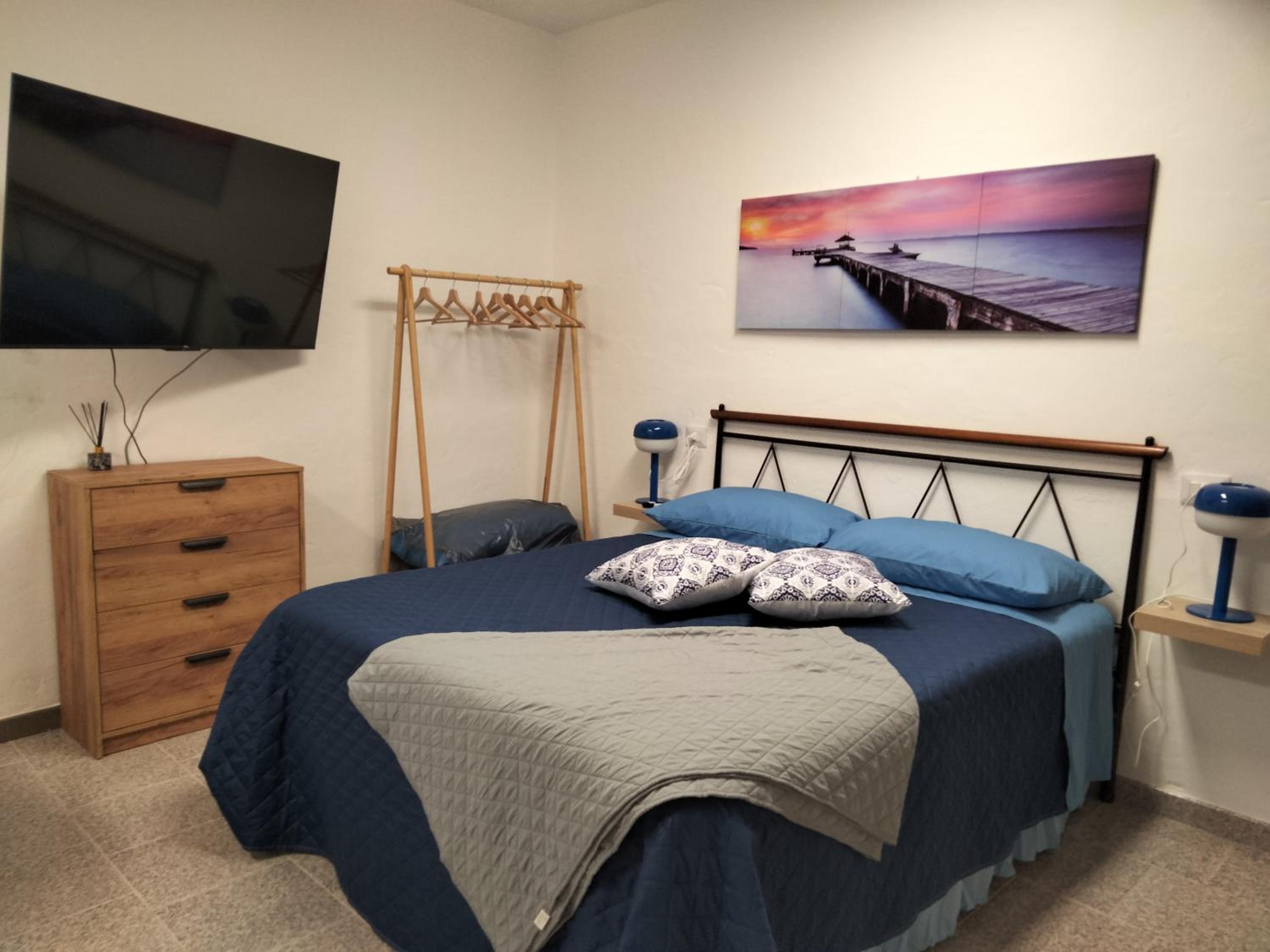 One-Bedroom Apartment photo 1