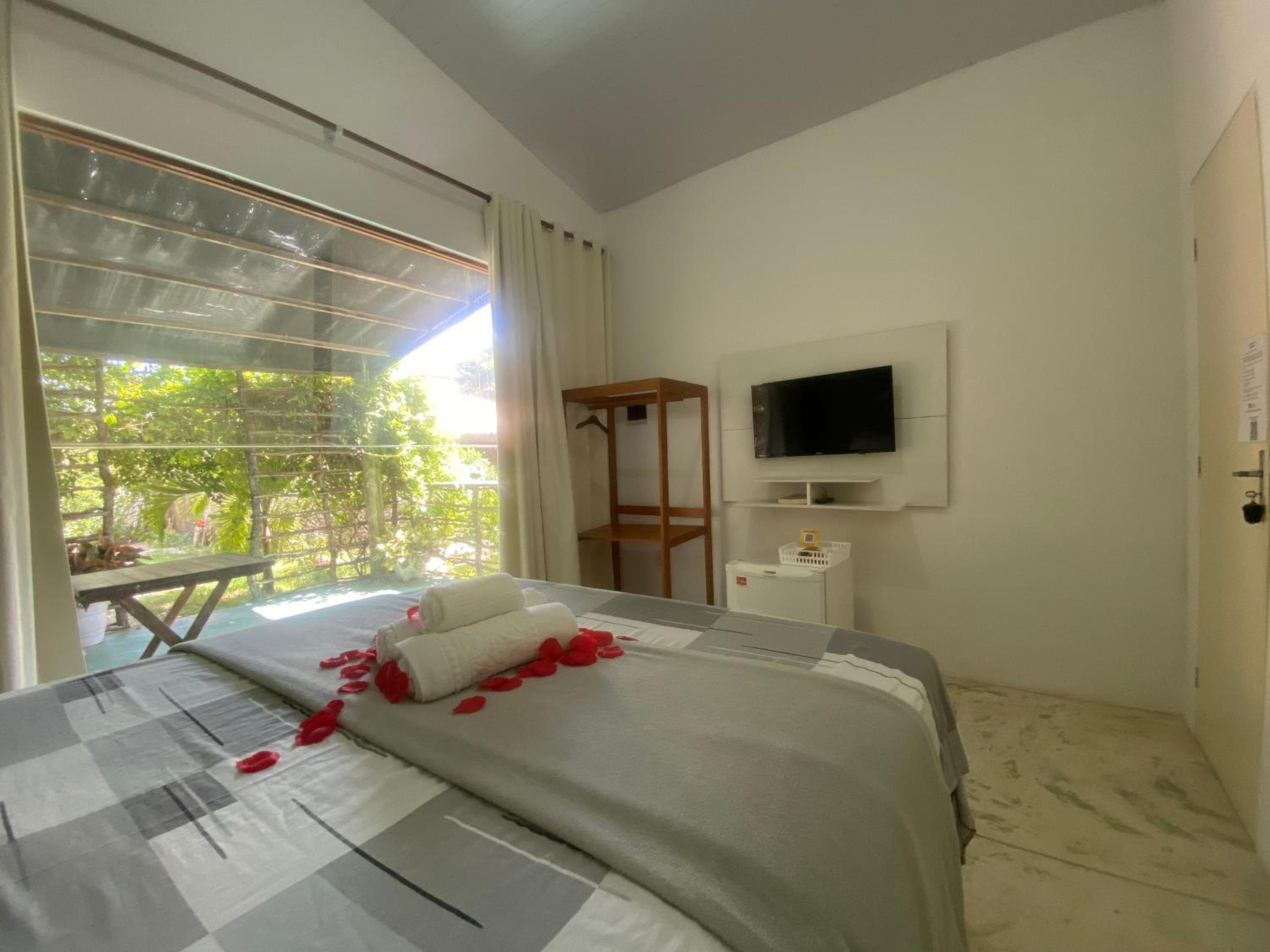 Double Room with Lake View - Photo 10