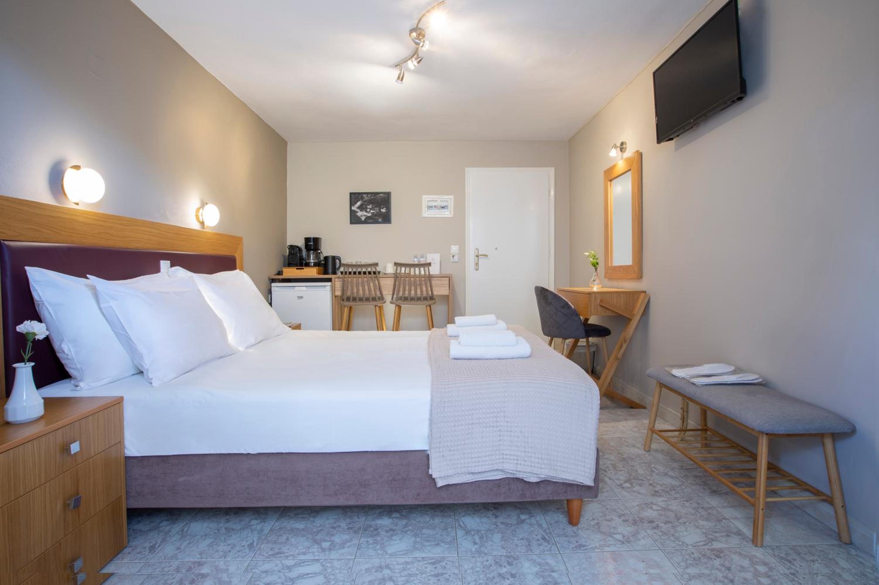 Budget Double or Twin Room with Garden view - Photo 3