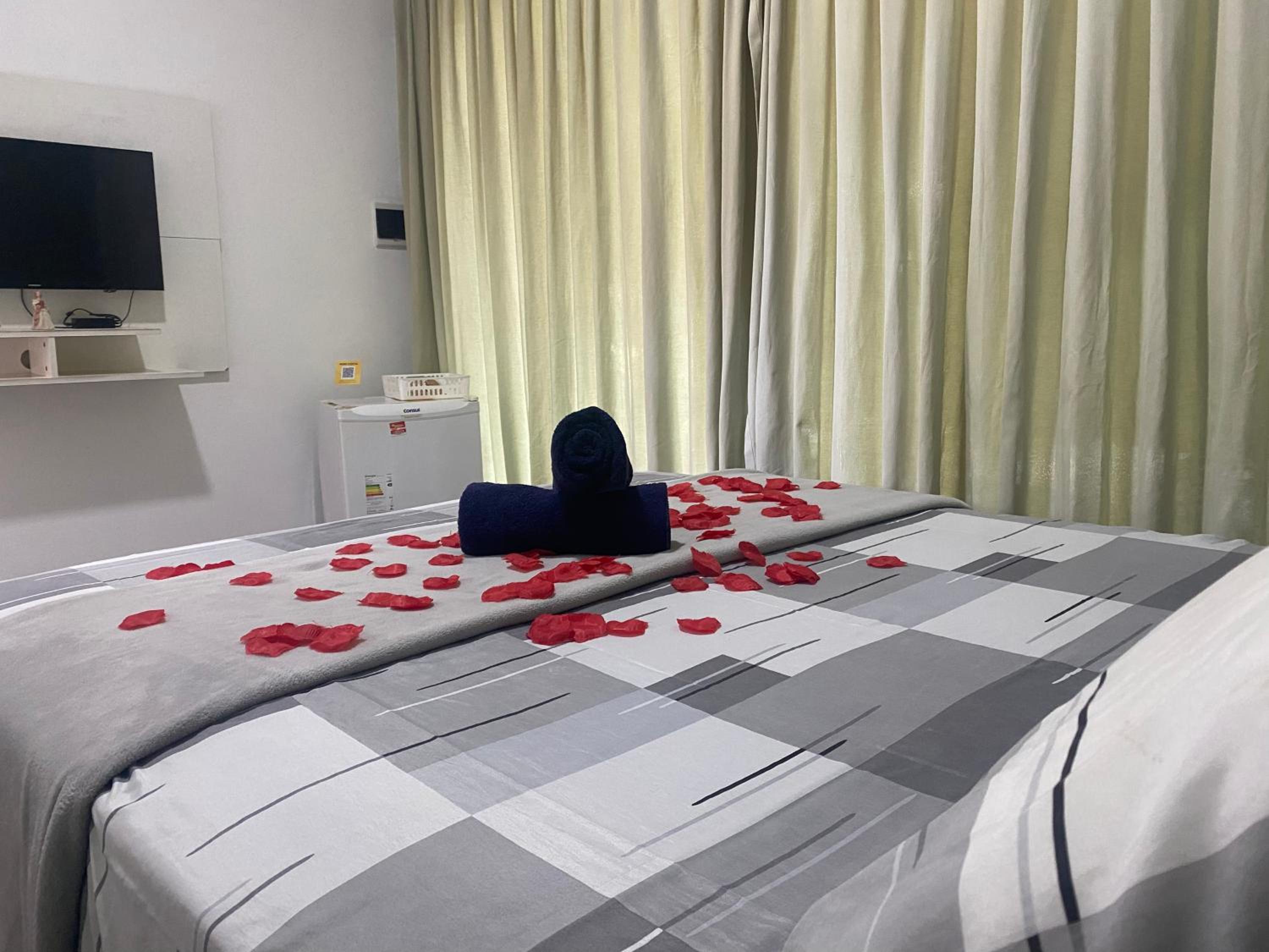 Double Room with Lake View - Photo 5