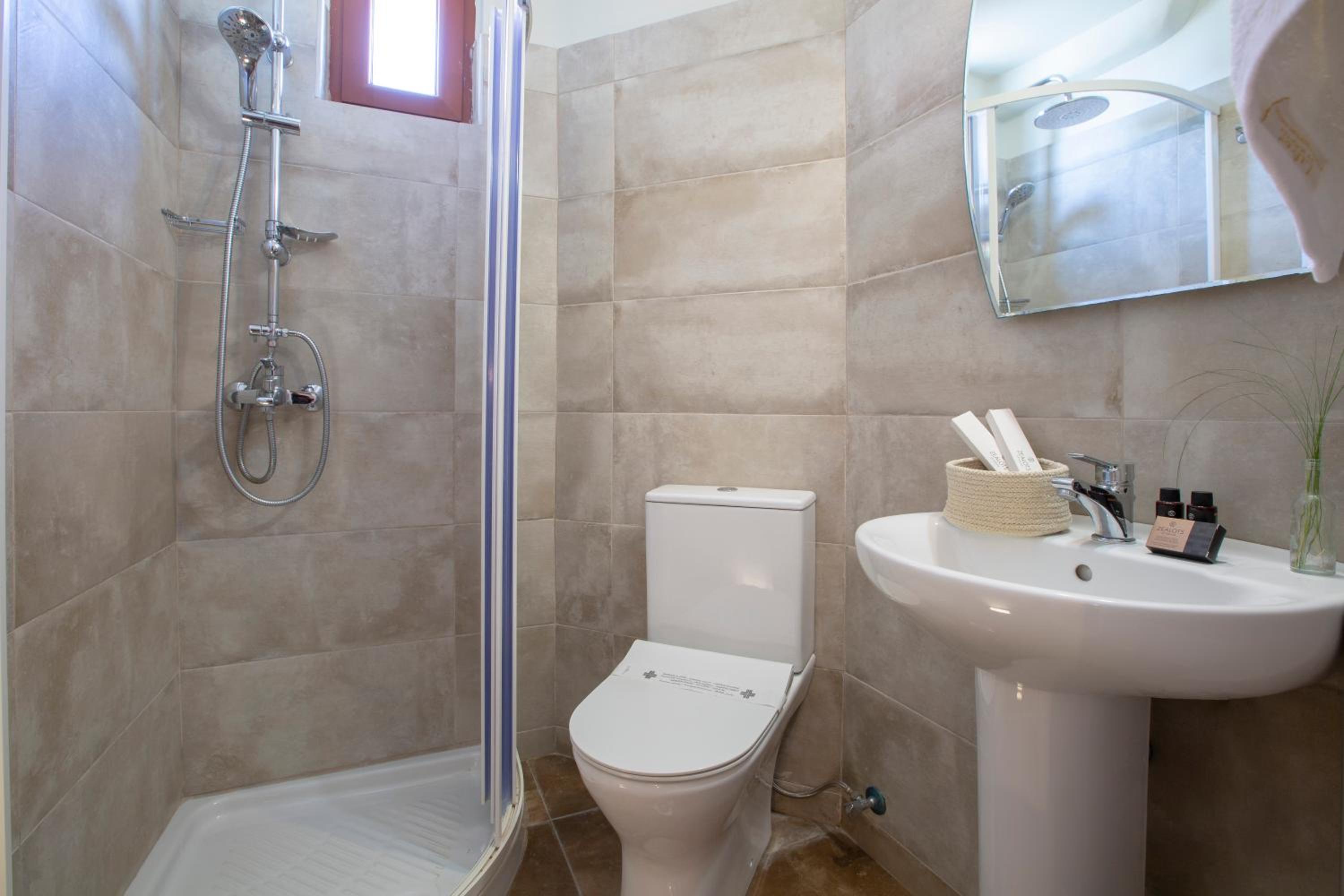 Budget Double or Twin Room with Garden view - Photo 4