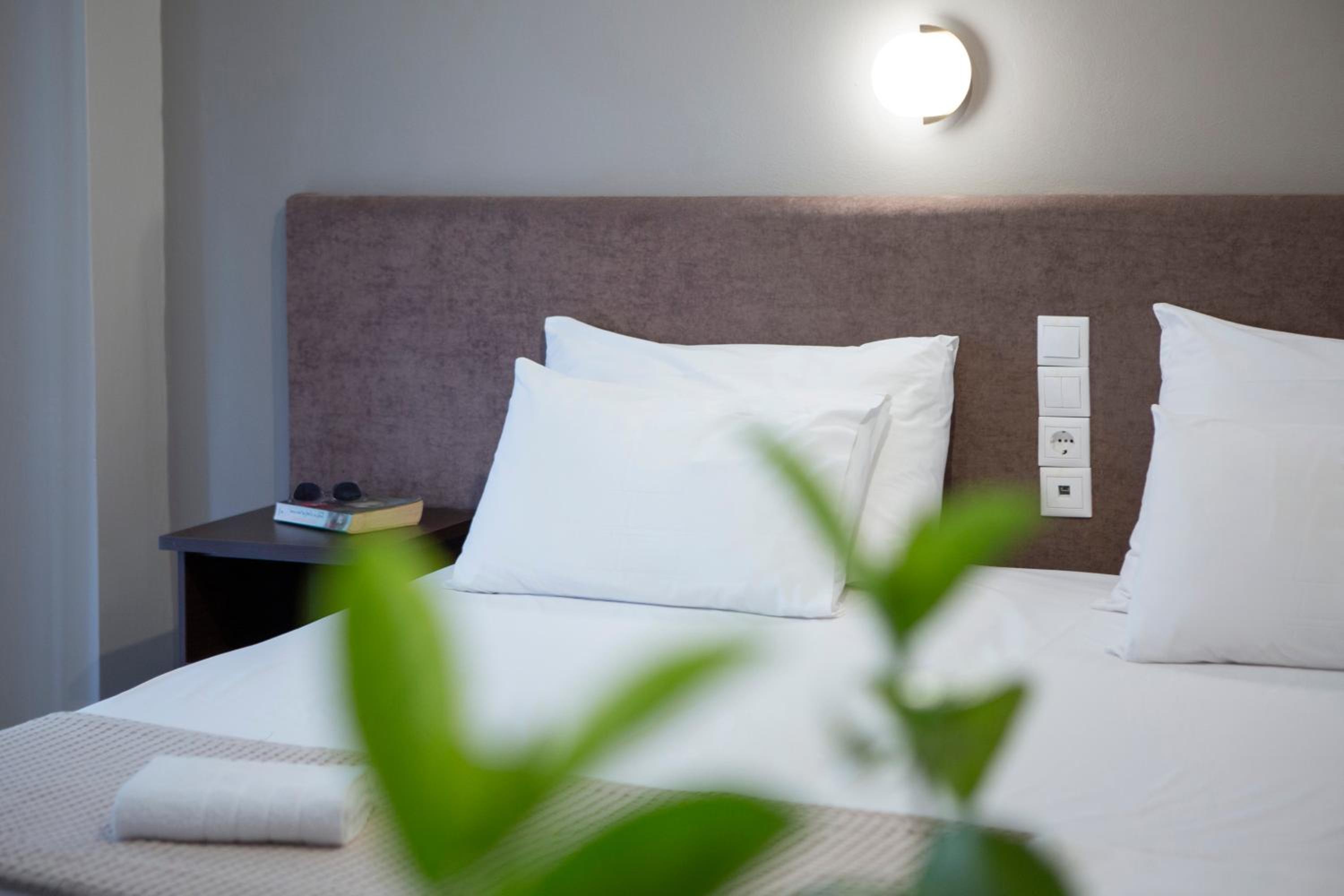 Standard Double or Twin Room - Photo 5