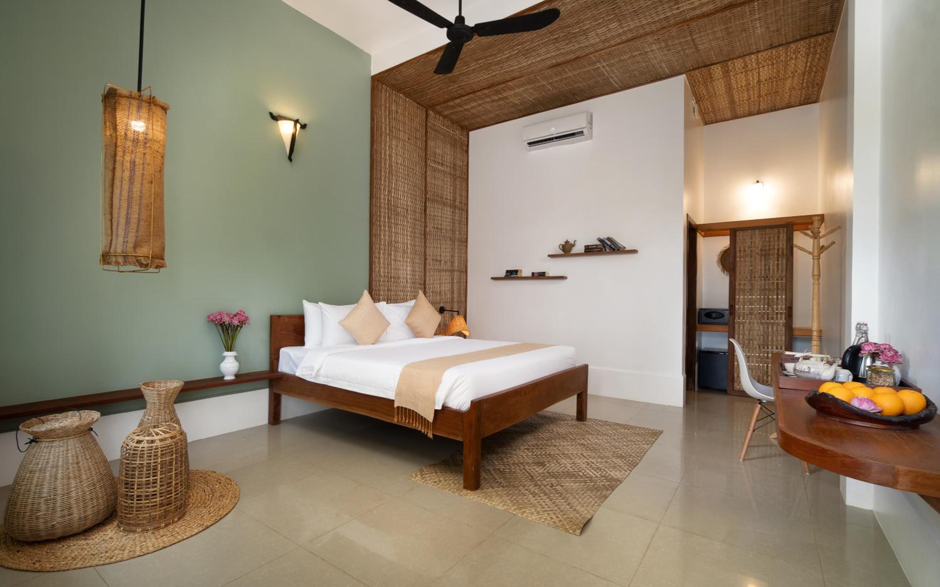 Deluxe Double Room with Balcony at The Jungle - Includes Afternoon Tea & Tree Planting photo 3