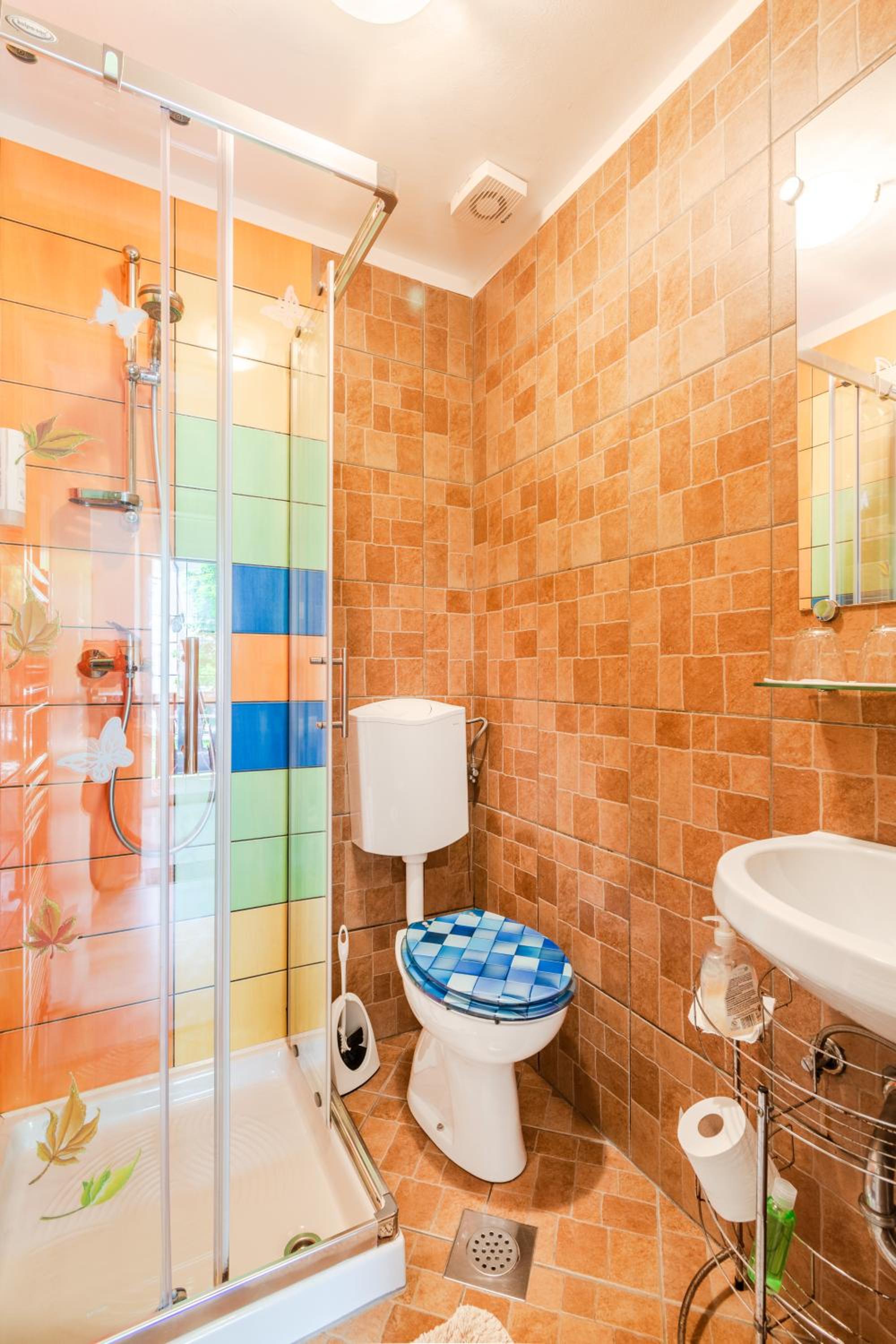 Twin Room with Private External Bathroom - Photo 4