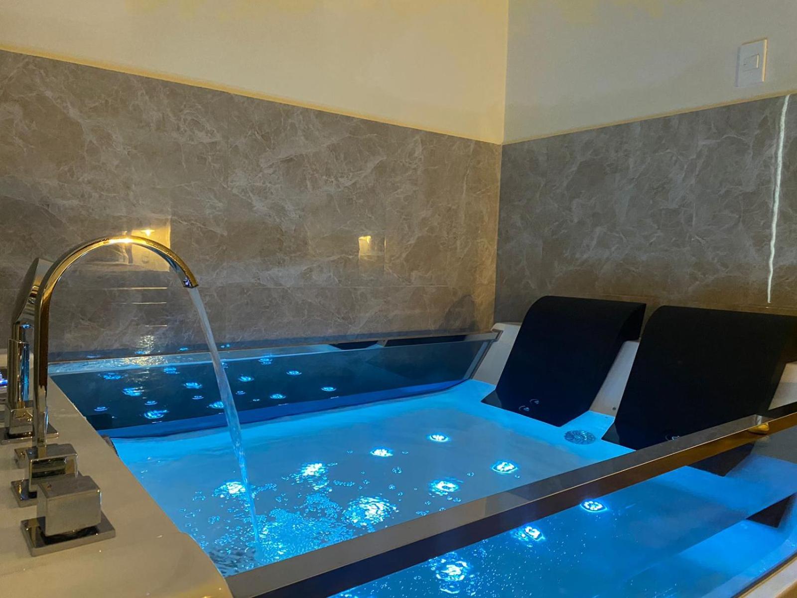 King Suite with Spa Bath photo 3