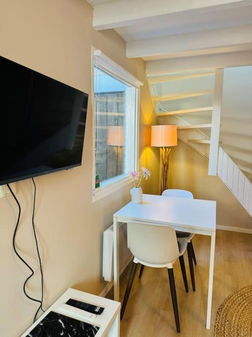 One-Bedroom Apartment photo 3