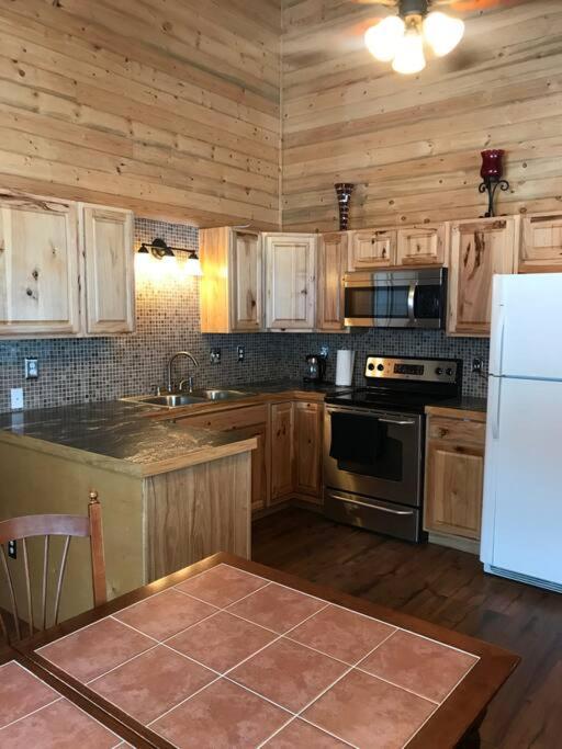 One-Bedroom House photo 2