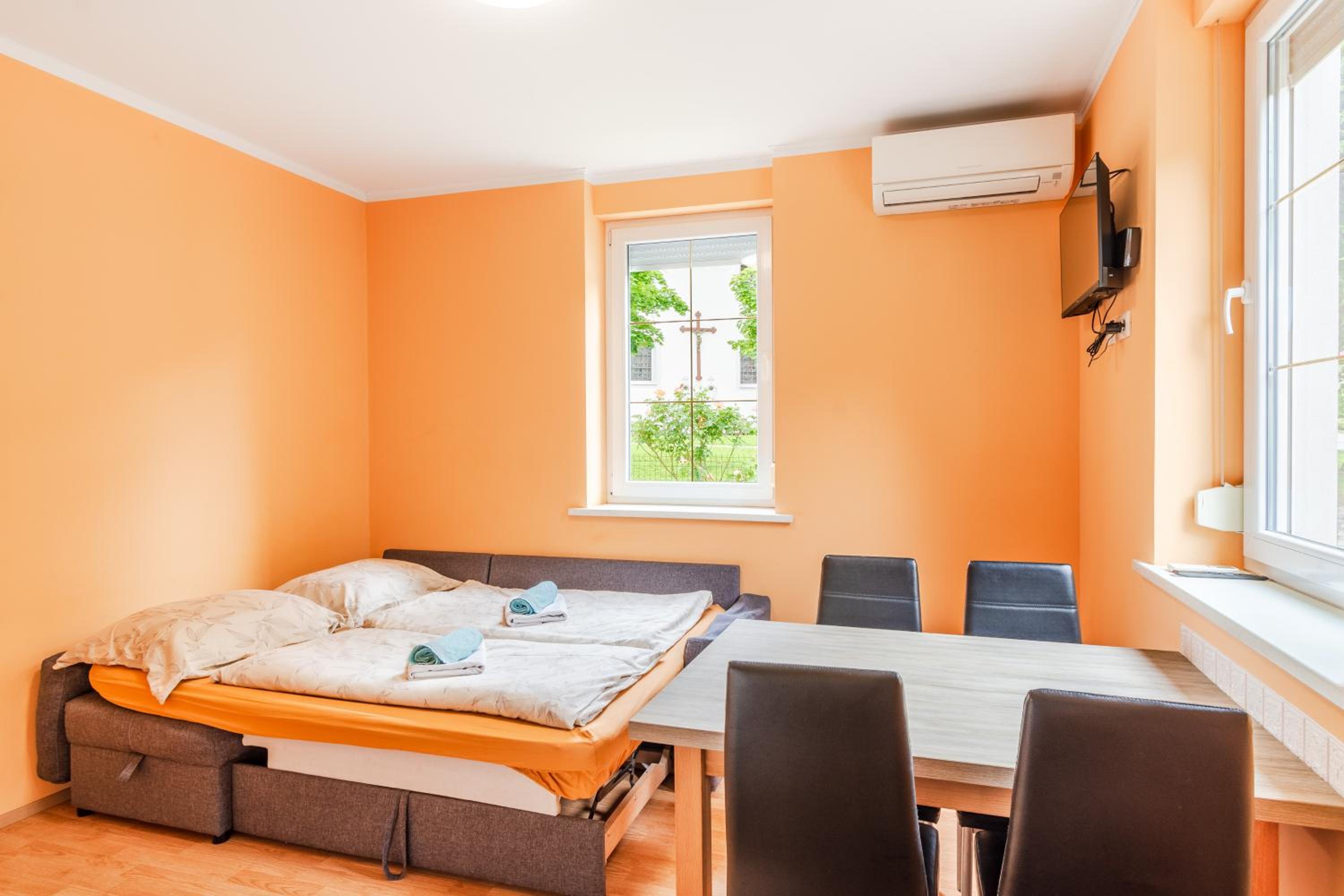 Apartment with Terrace - Photo 2