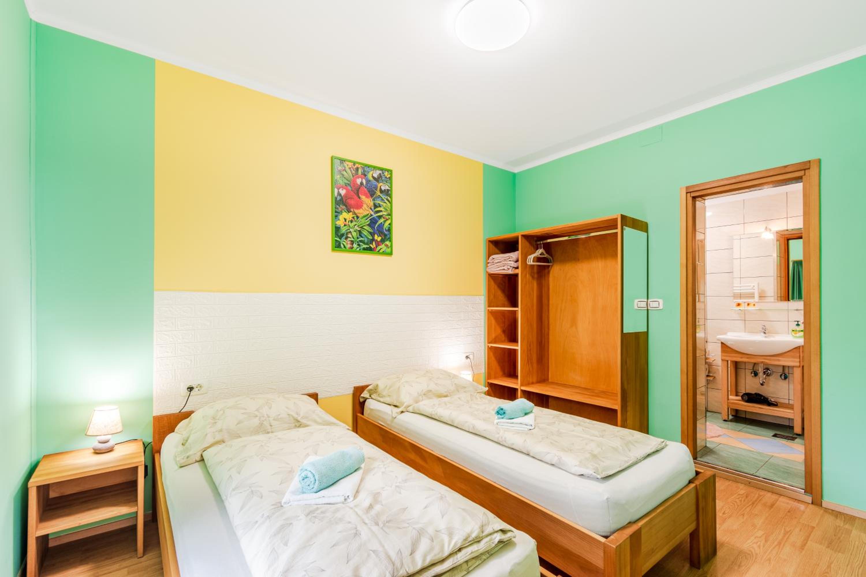 Apartment with Terrace - Photo 5