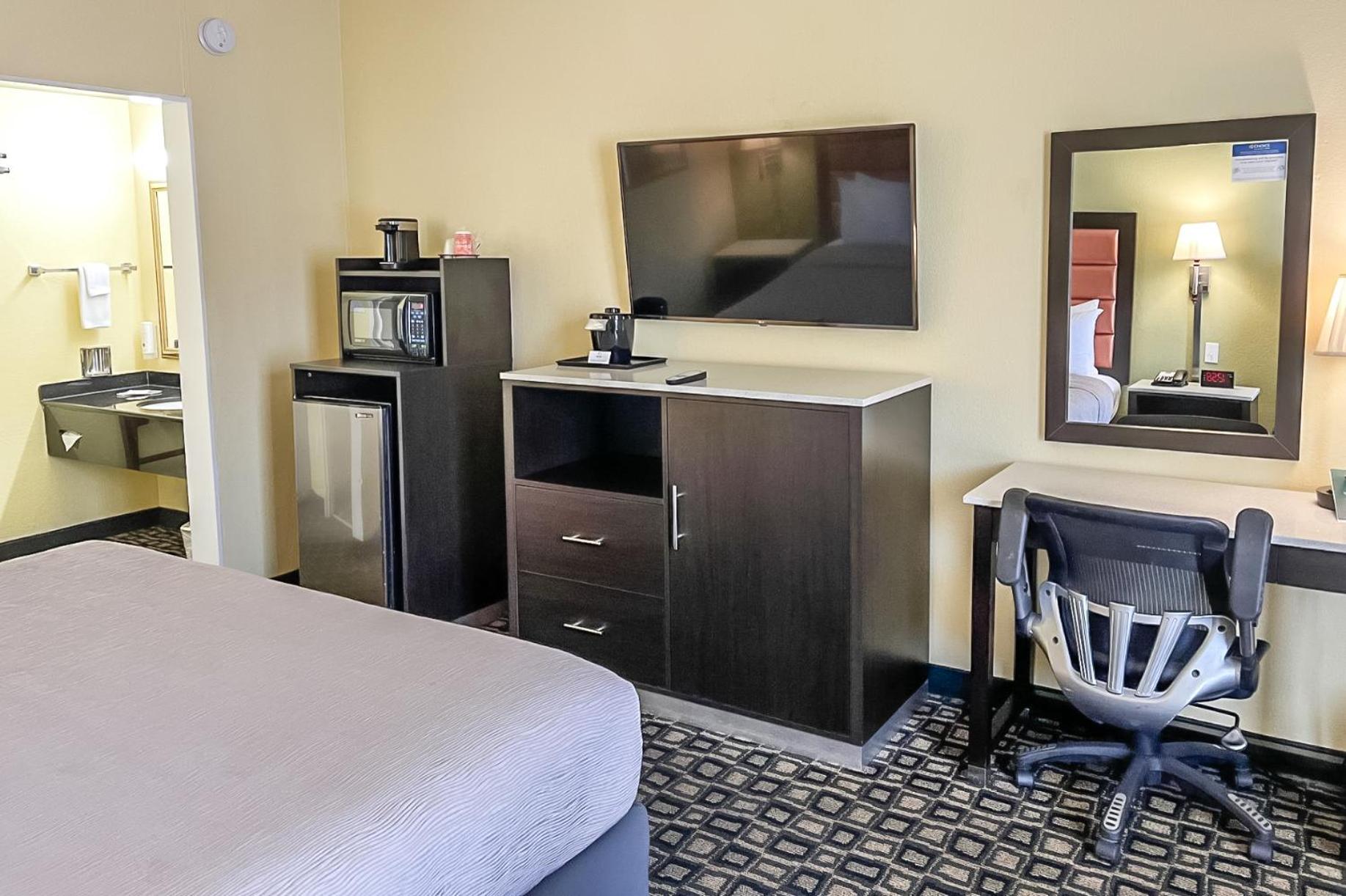 King Room - Non-Smoking - Photo 1