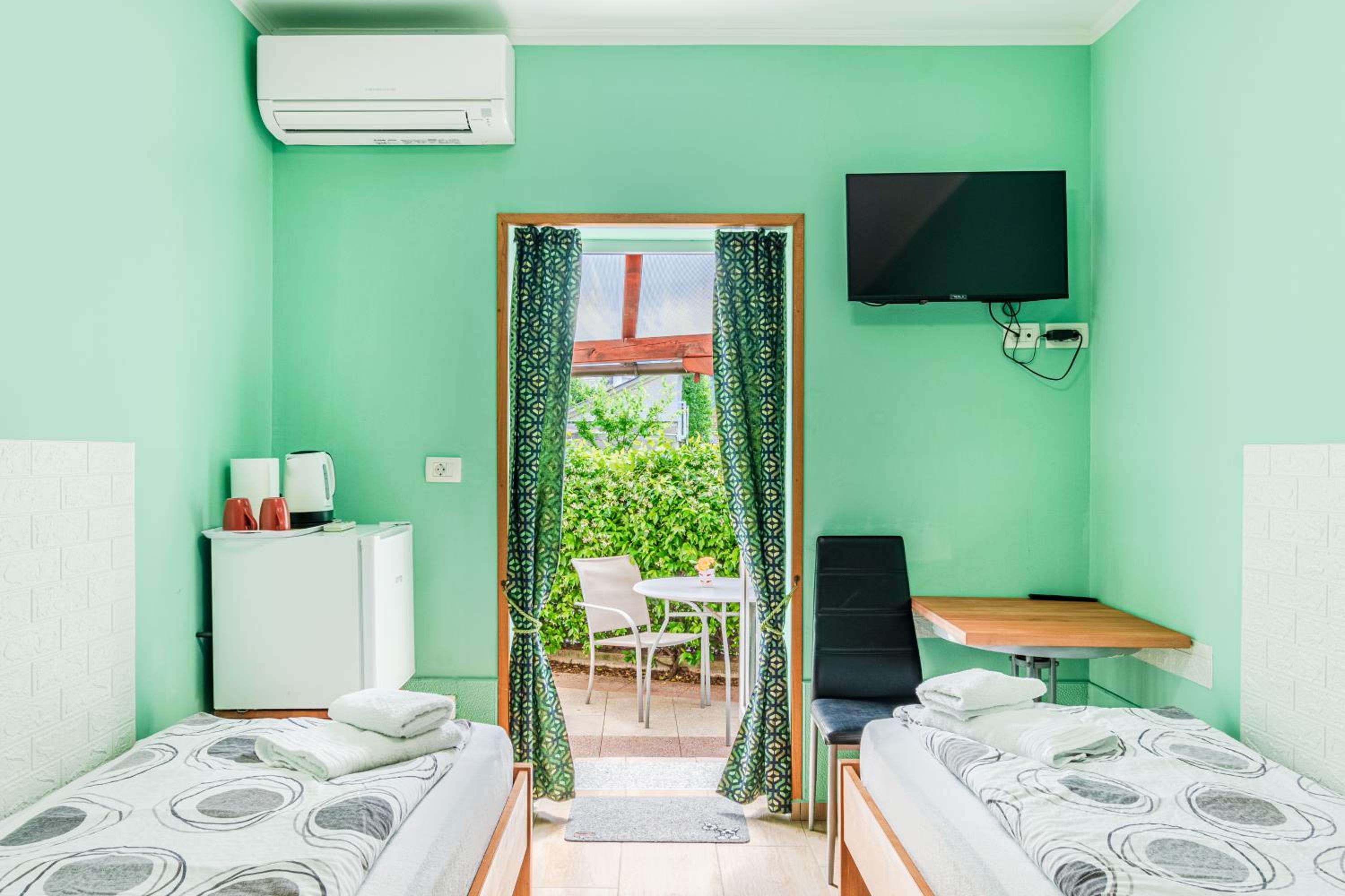 Twin Room with Shower
